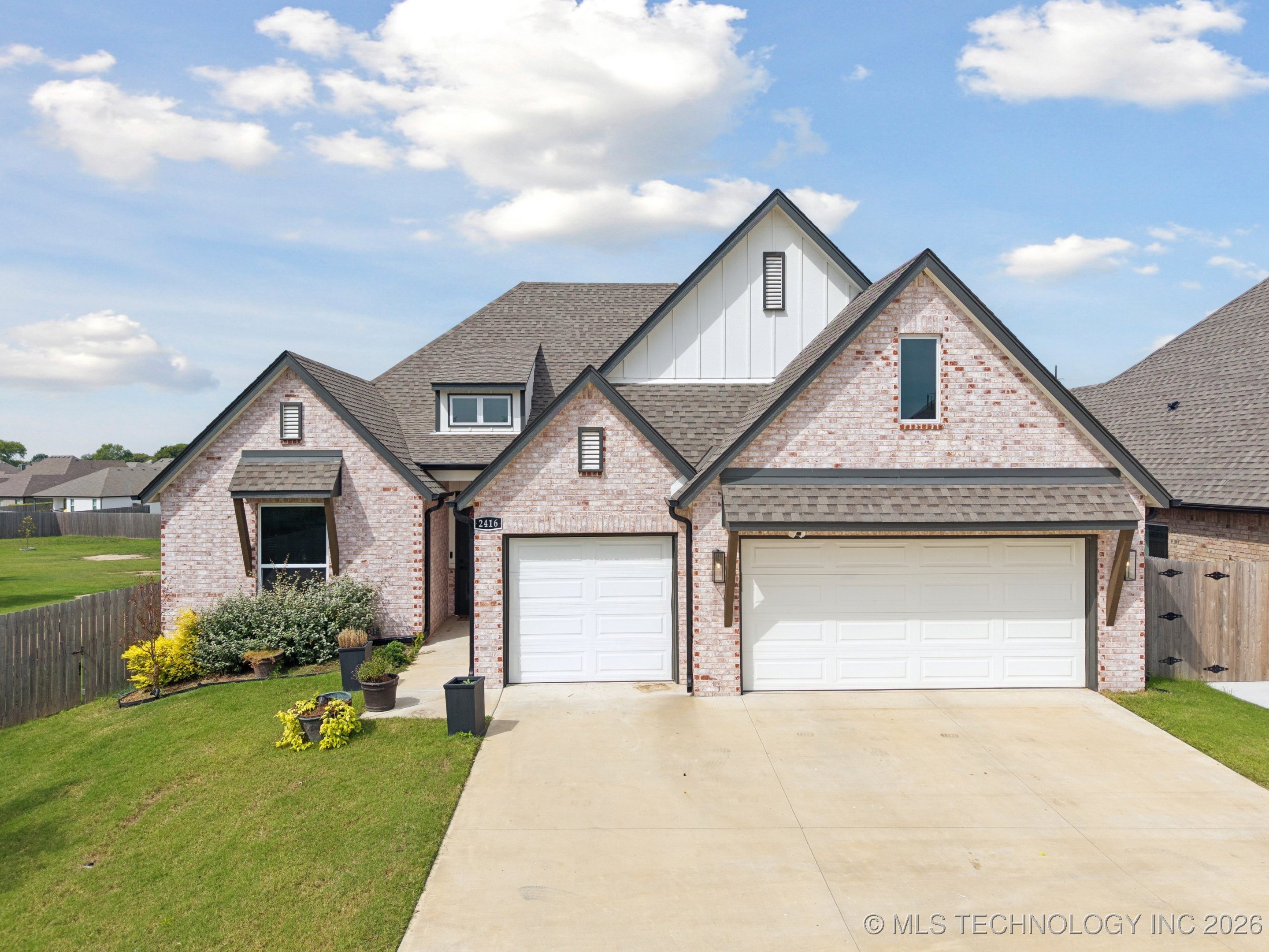 2416 W Lansing Place Property Photo 1