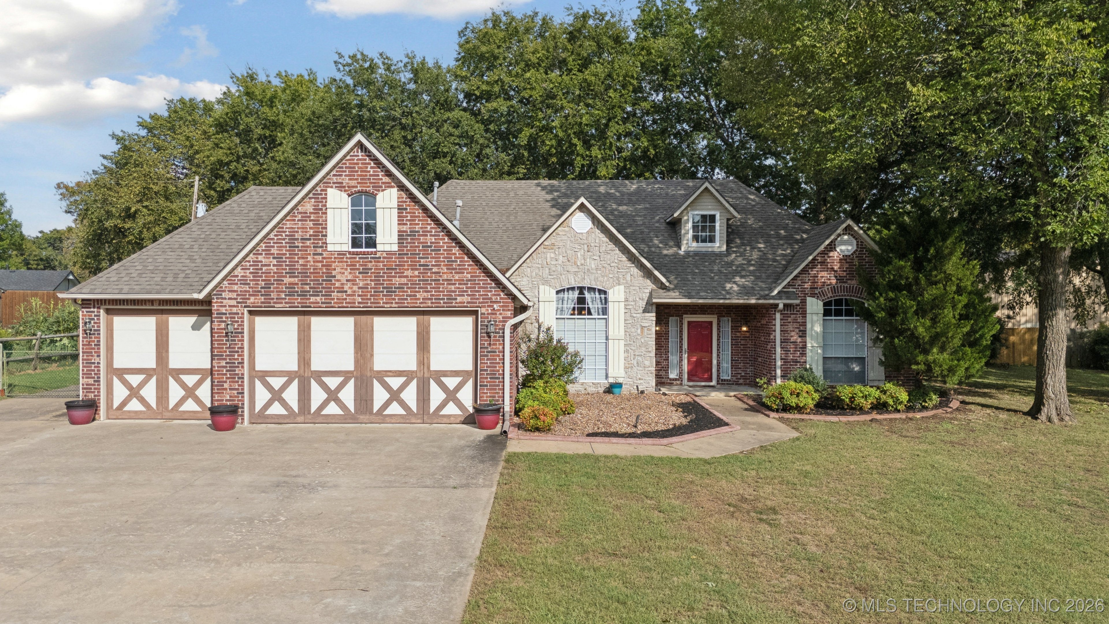 25065 S Red Oak Drive Property Photo 1