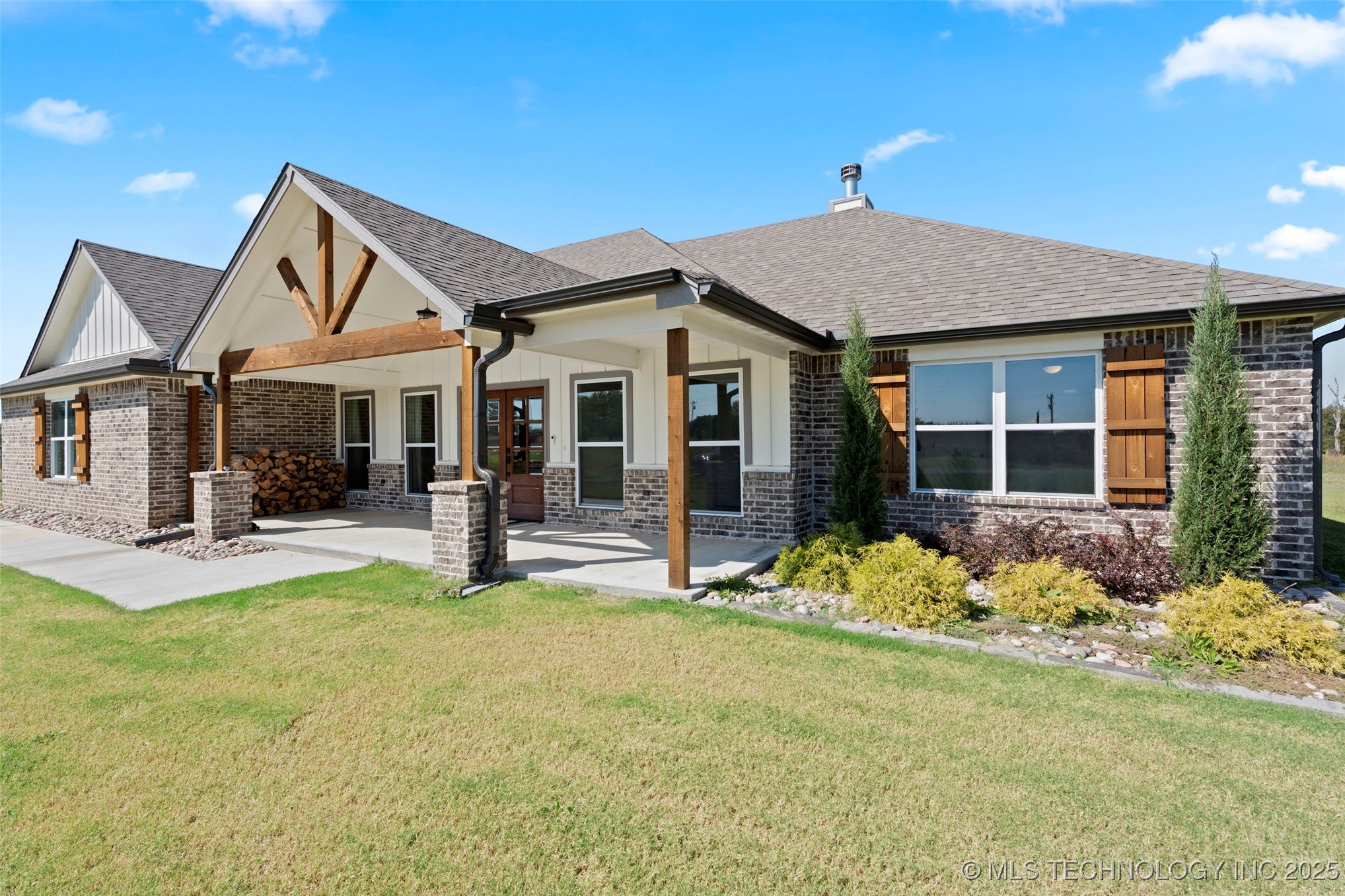 11890 S 4050 Road Property Photo 1