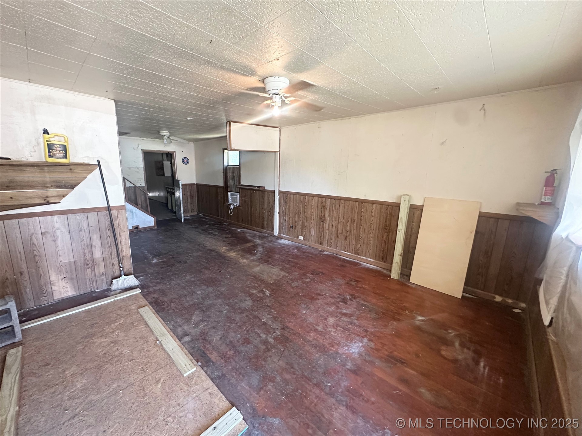 515 W 5th Property Photo 3