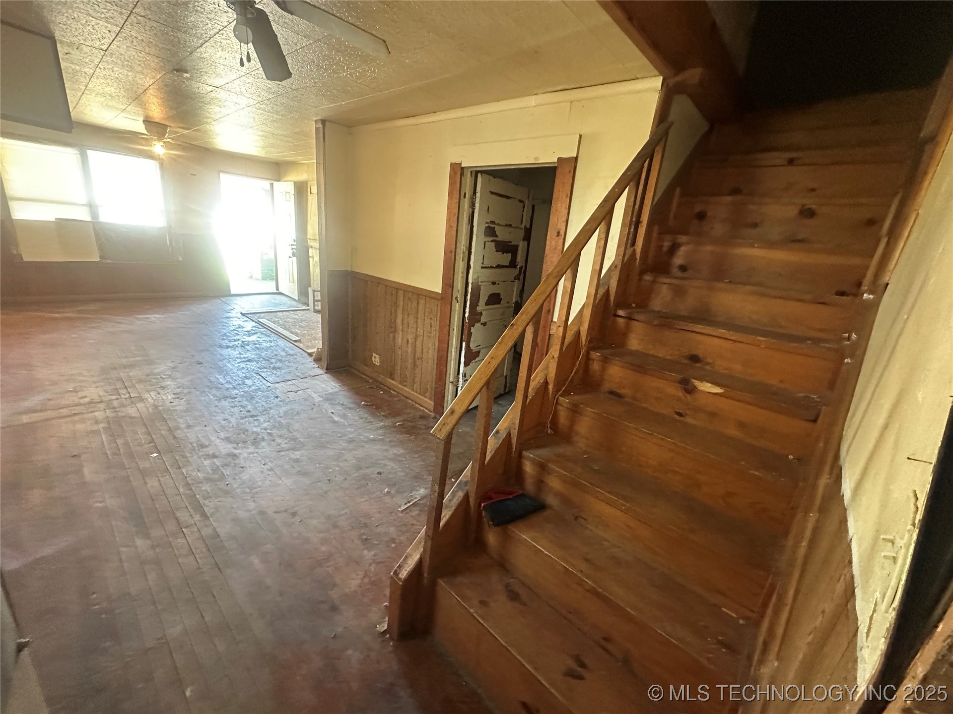 515 W 5th Property Photo 4