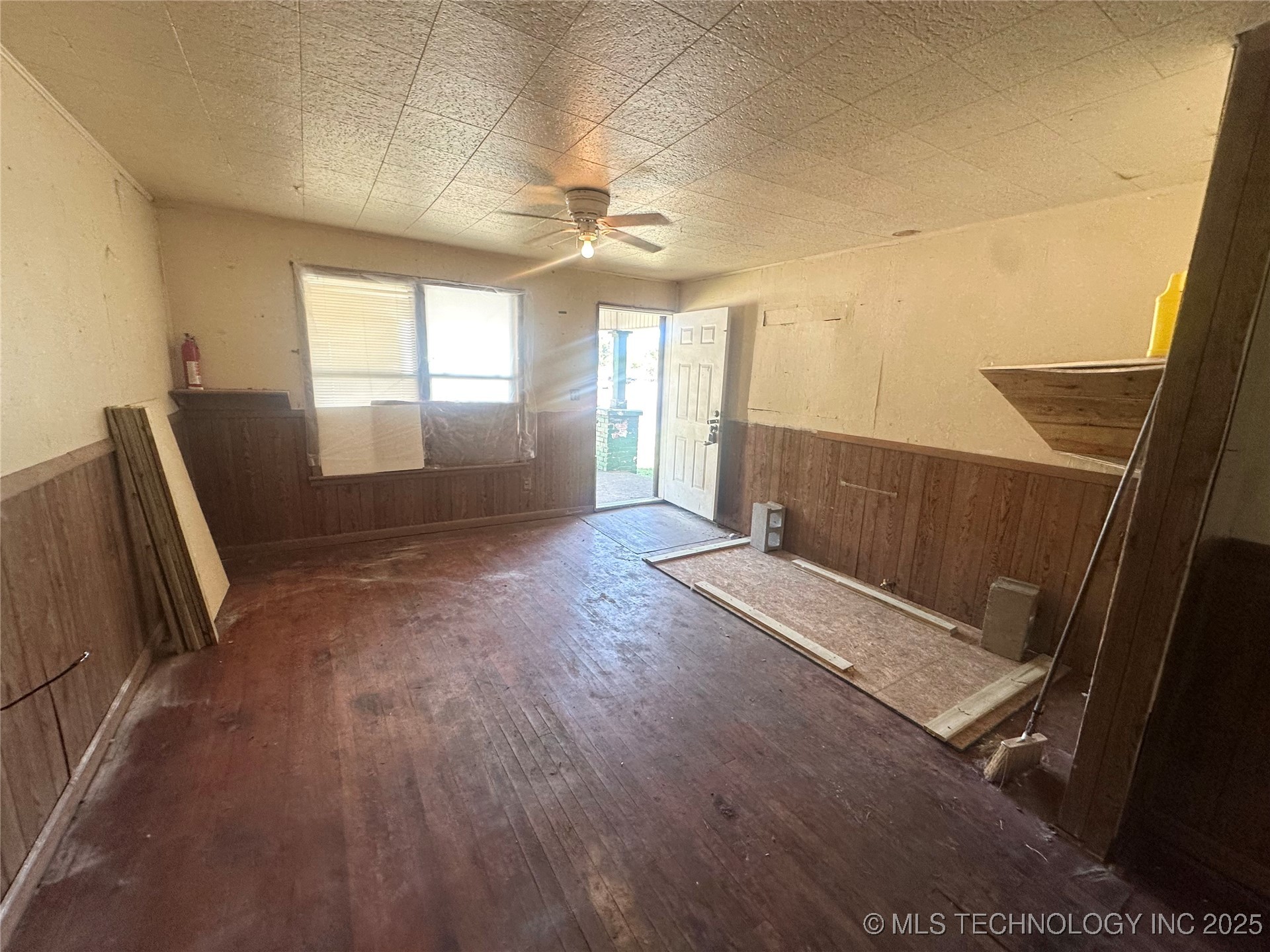 515 W 5th Property Photo 6