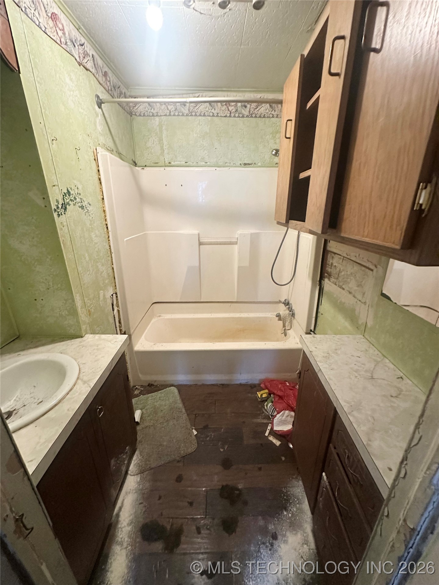 515 W 5th Property Photo 9