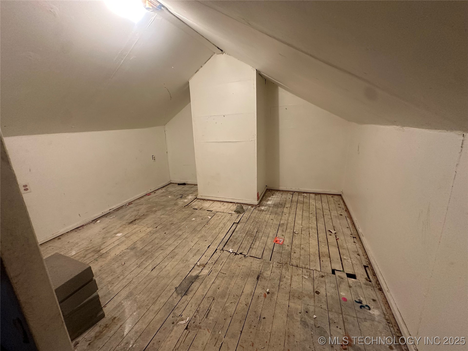 515 W 5th Property Photo 10