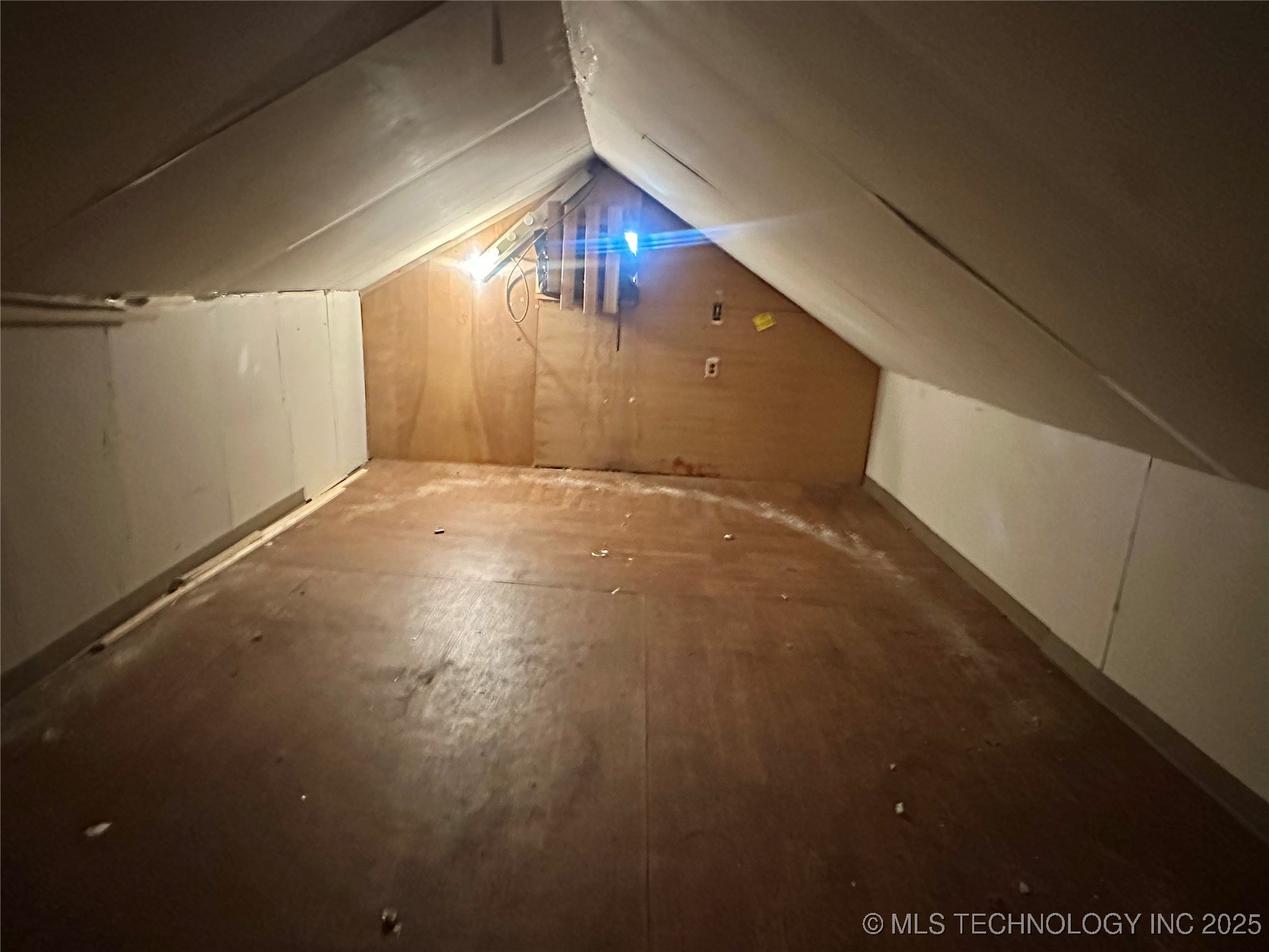 515 W 5th Property Photo 11