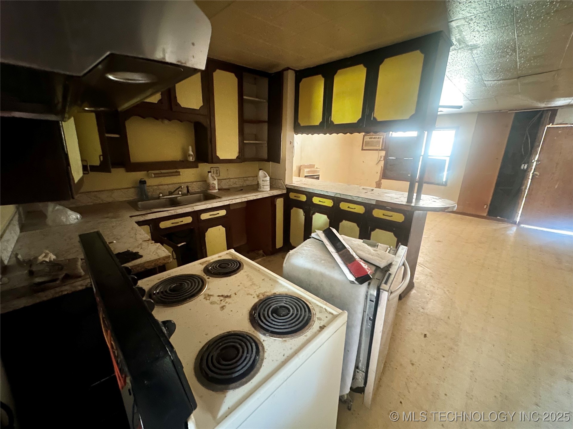 515 W 5th Property Photo 13