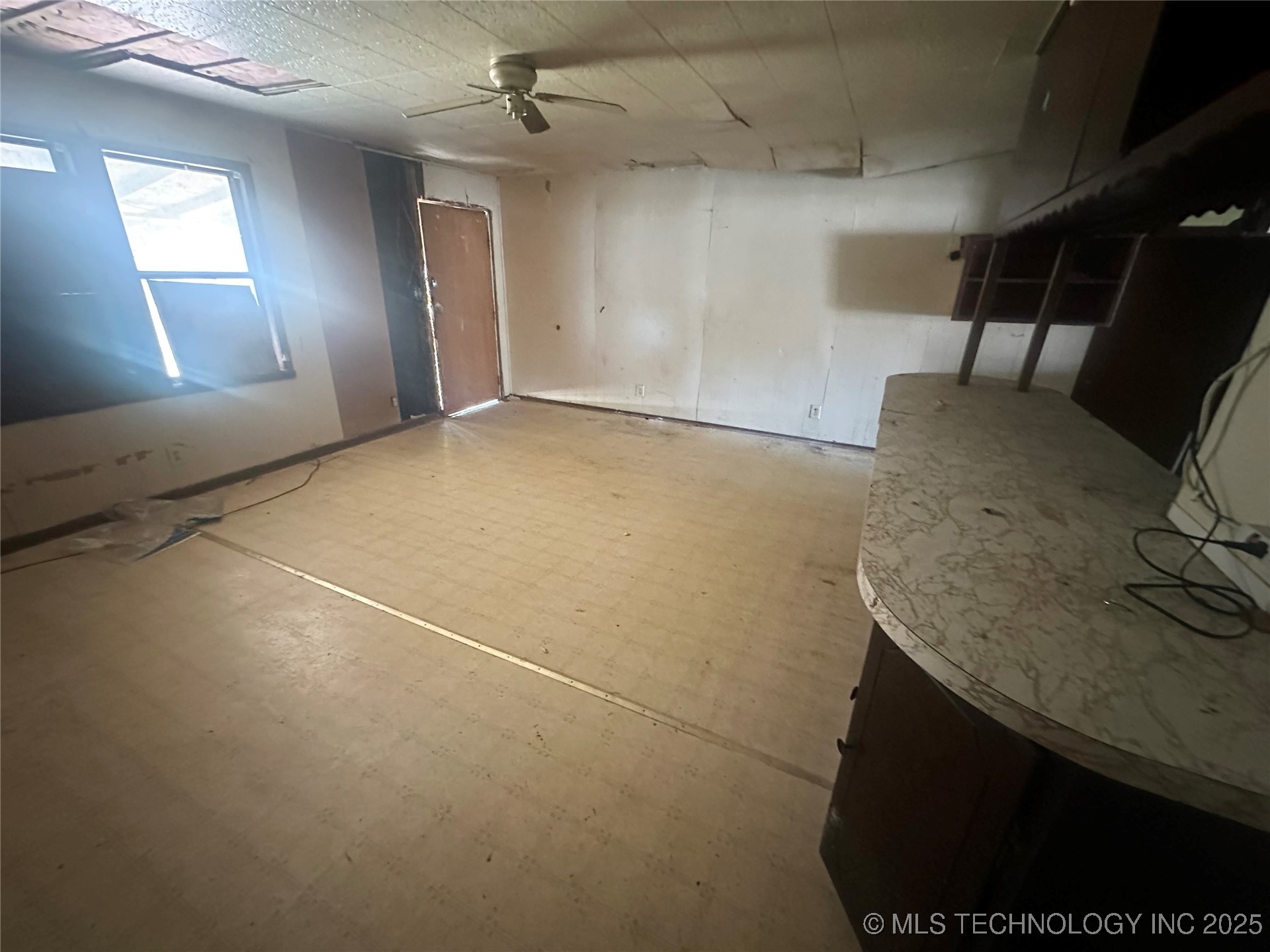 515 W 5th Property Photo 14