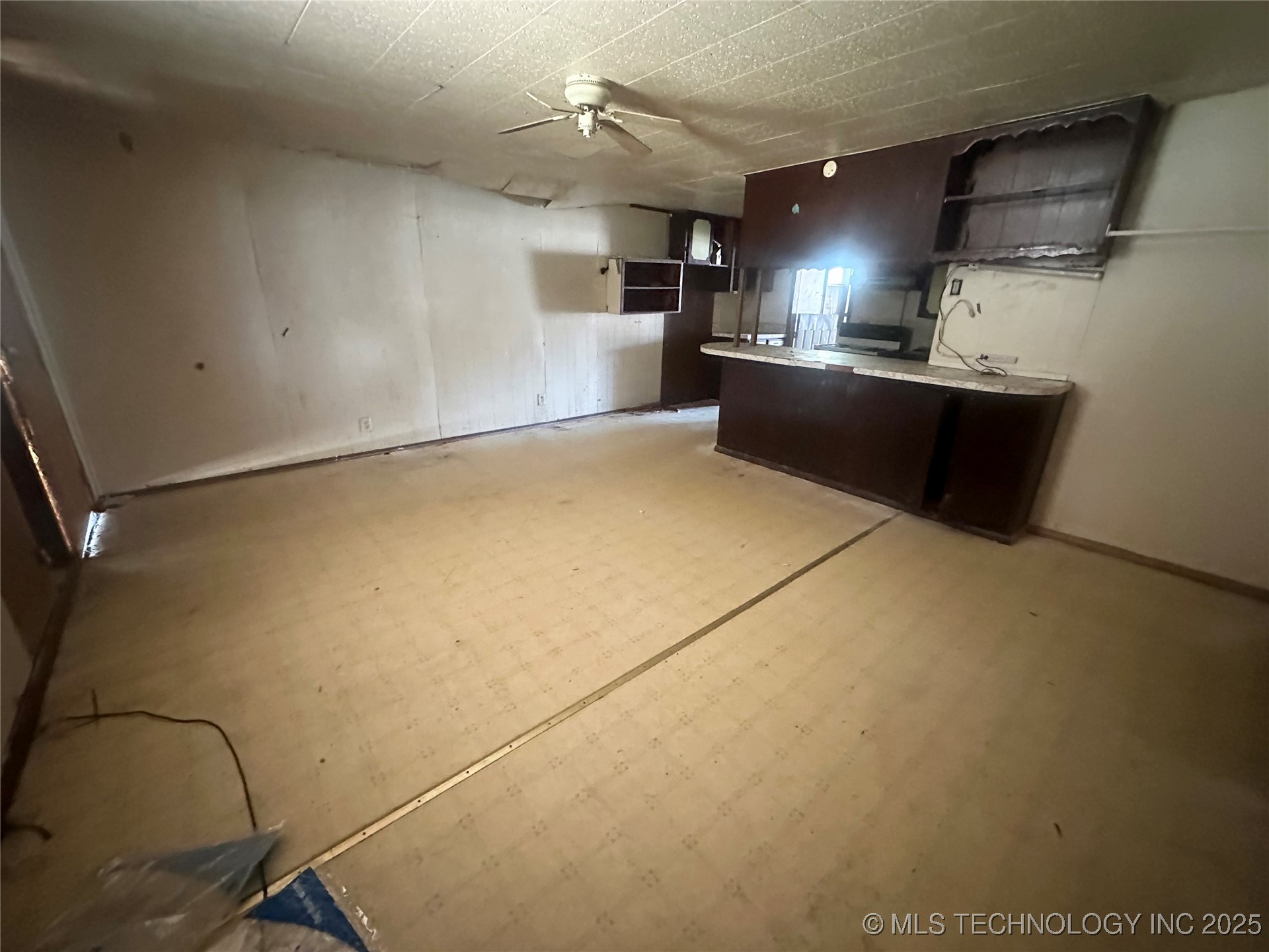 515 W 5th Property Photo 16