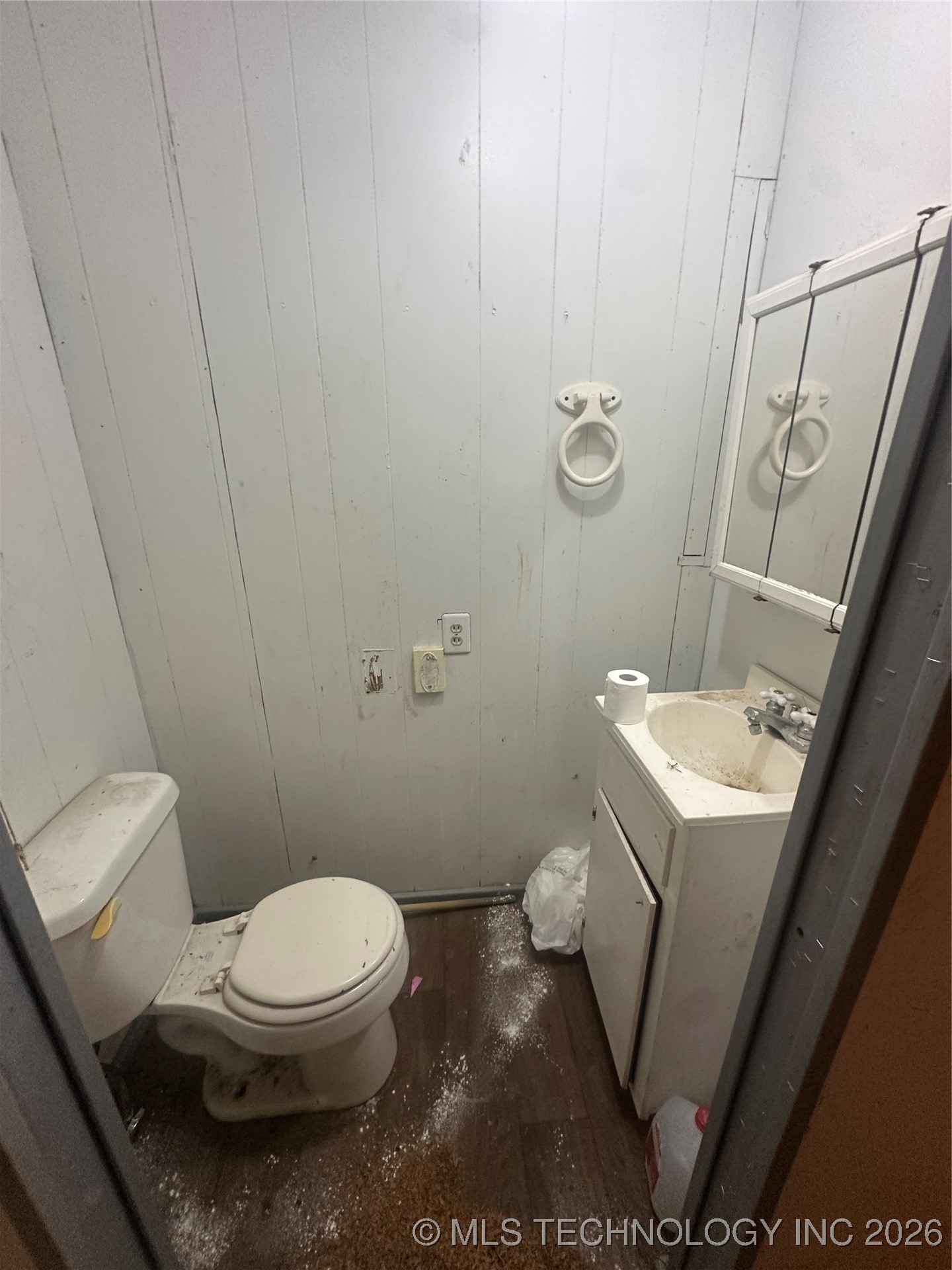 515 W 5th Property Photo 17