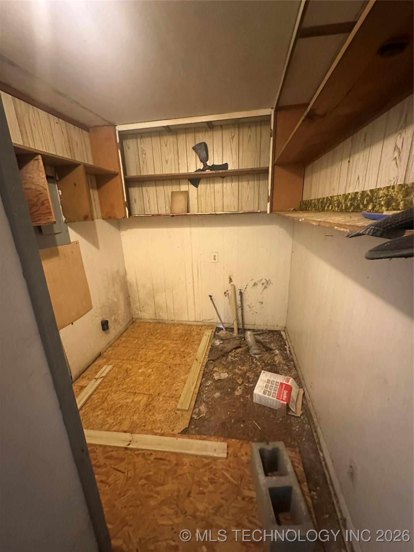 515 W 5th Property Photo 18