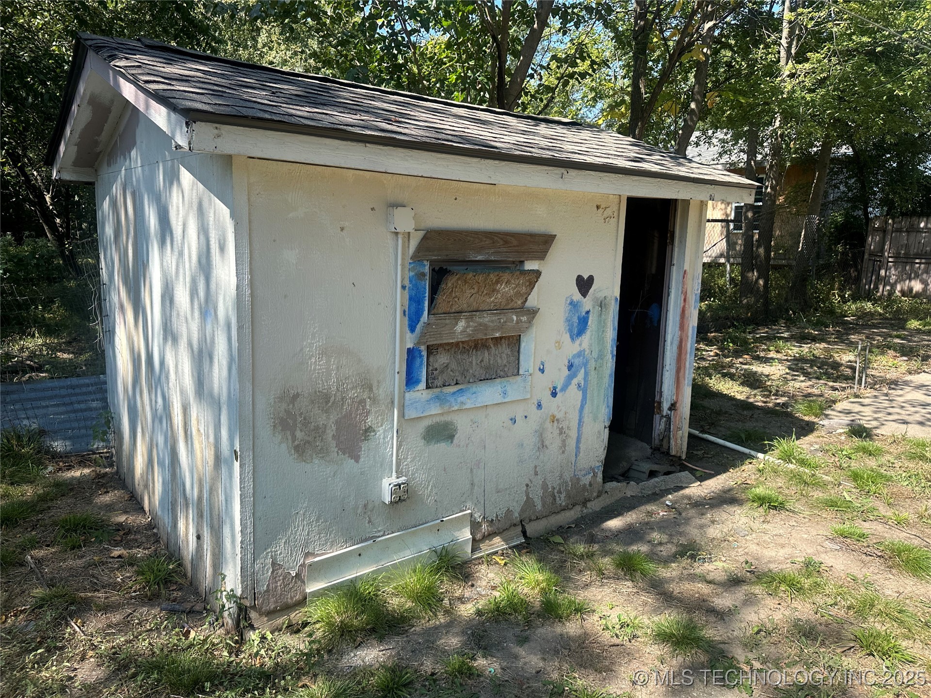 515 W 5th Property Photo 21