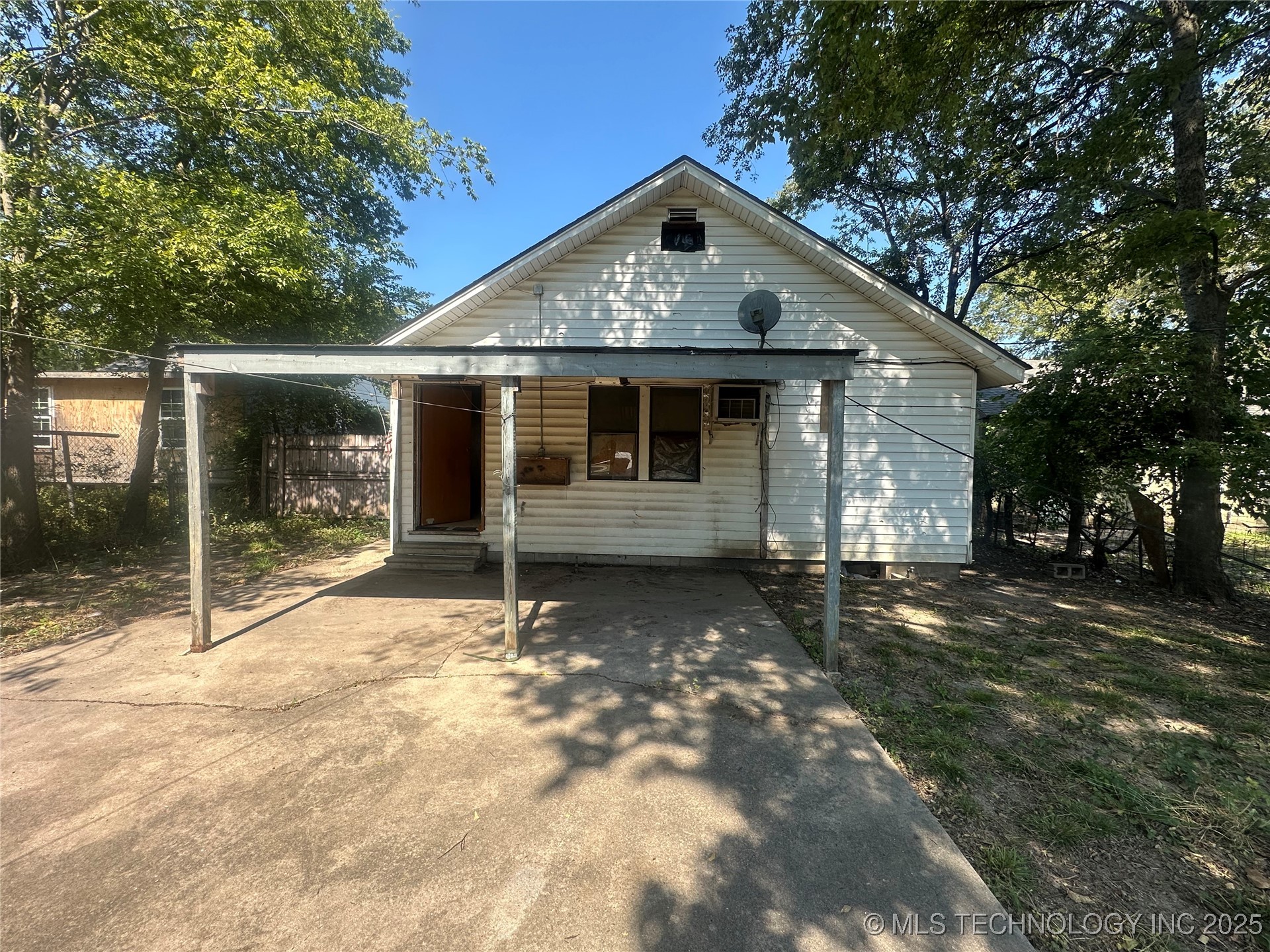 515 W 5th Property Photo 22