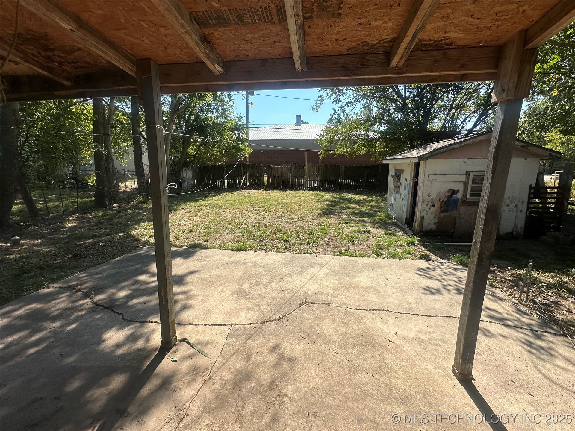 515 W 5th Property Photo 23