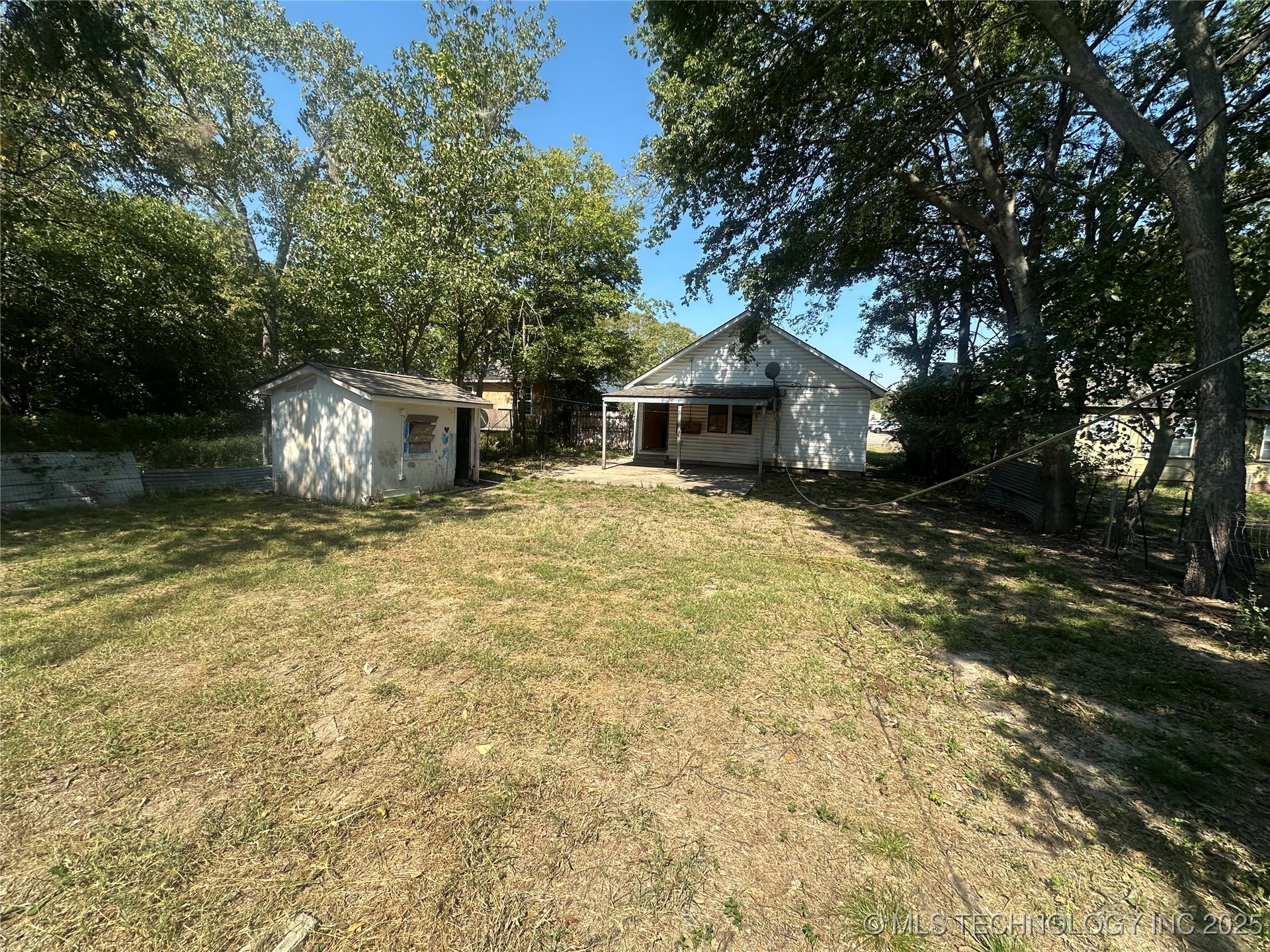 515 W 5th Property Photo 24