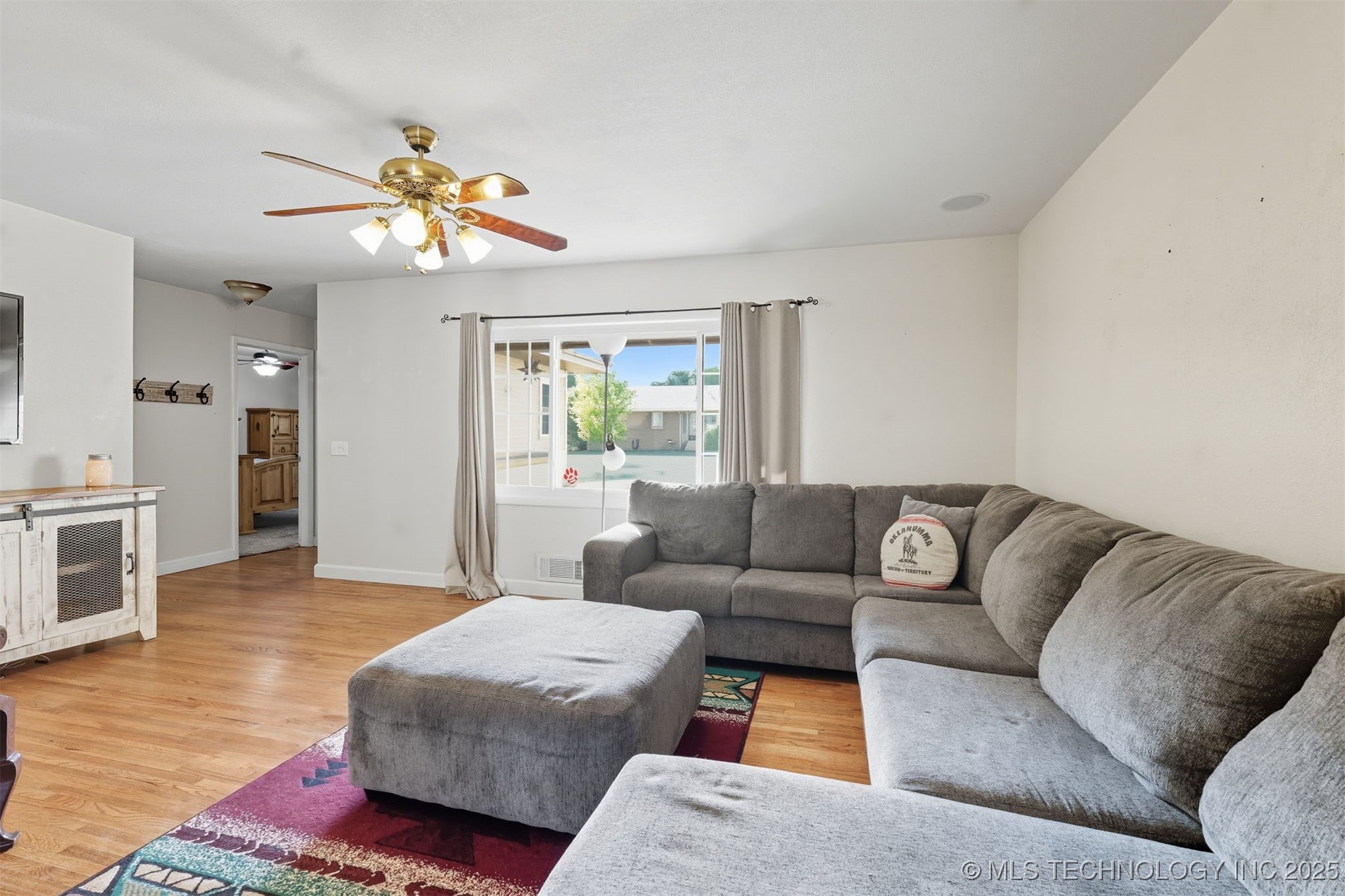 305 N 7th Avenue Property Photo 6