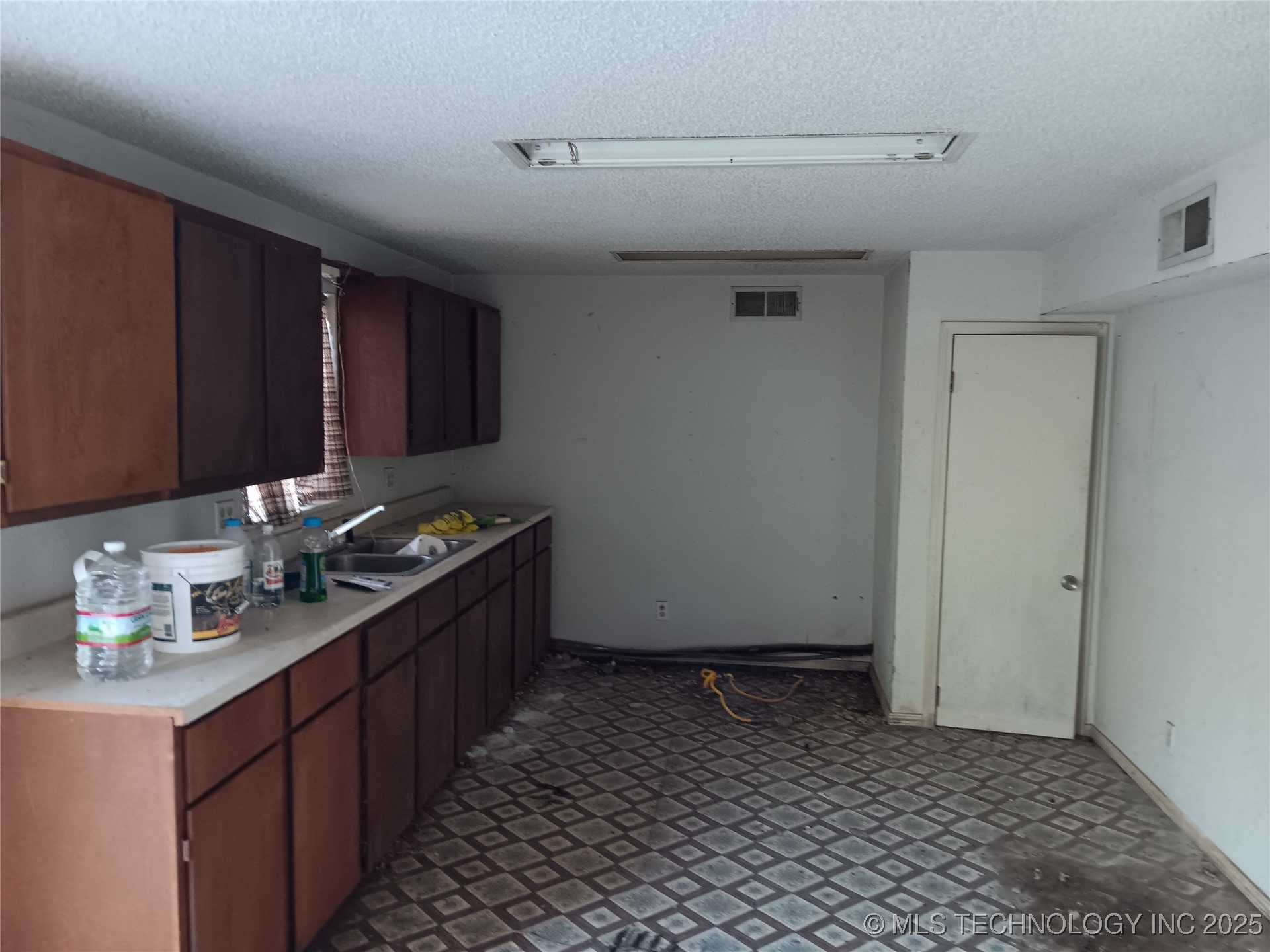 11377 E 590 Road Property Photo 4