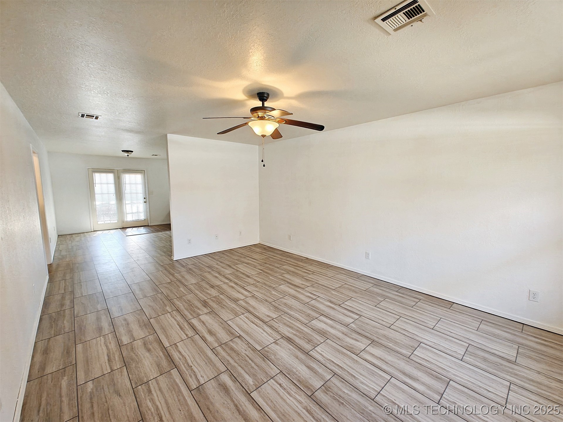 1133 W 4th Street Property Photo 4