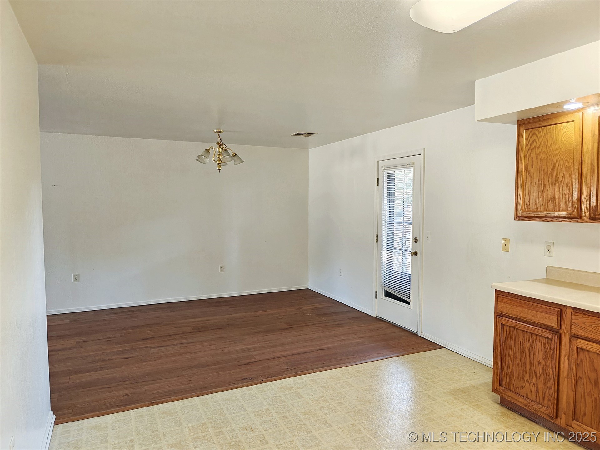 1133 W 4th Street Property Photo 13