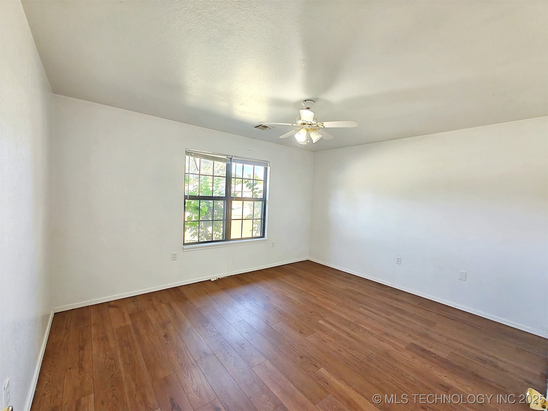 1133 W 4th Street Property Photo 14