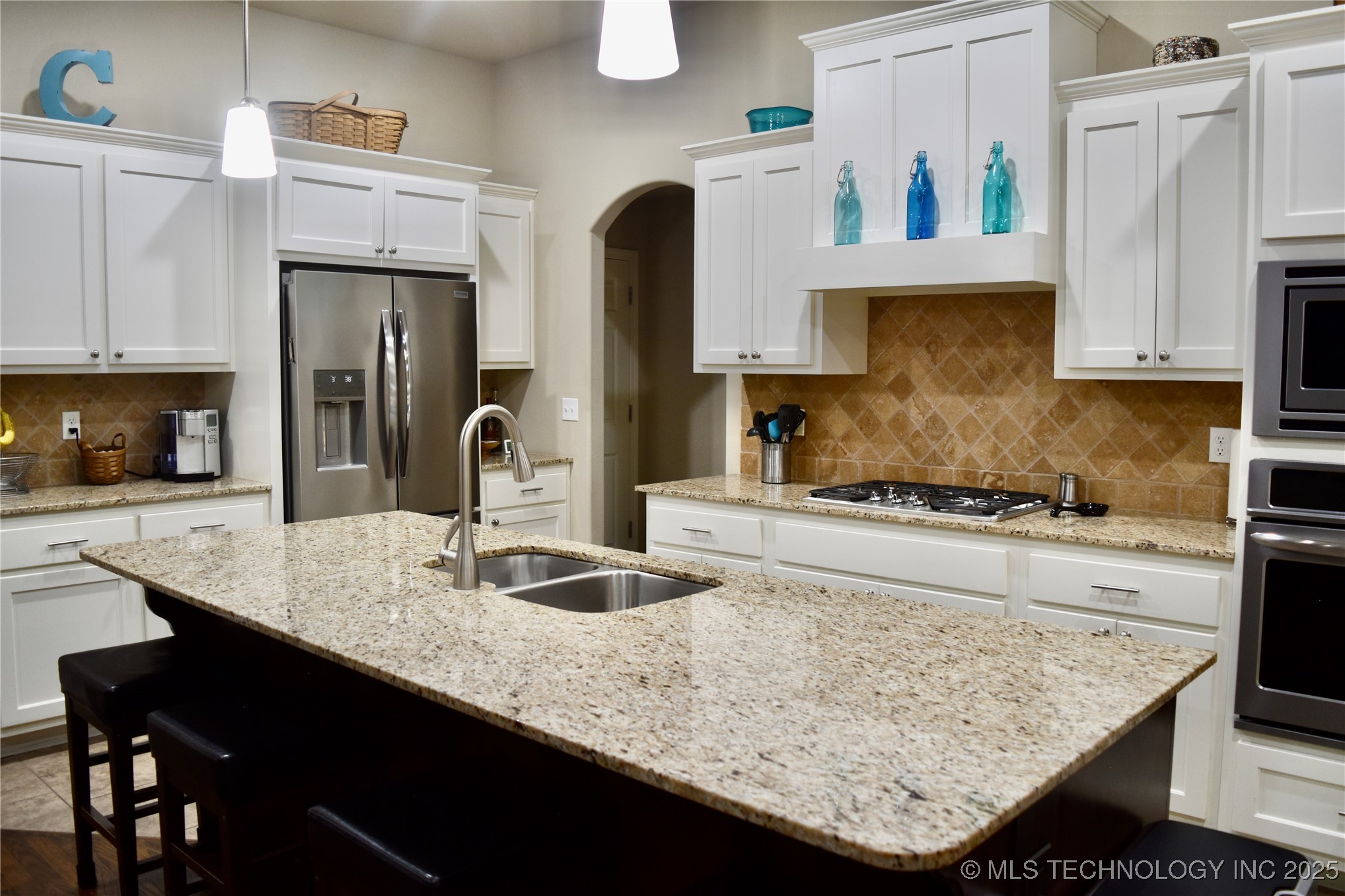 1812 E Jacksonville Street Property Photo 8