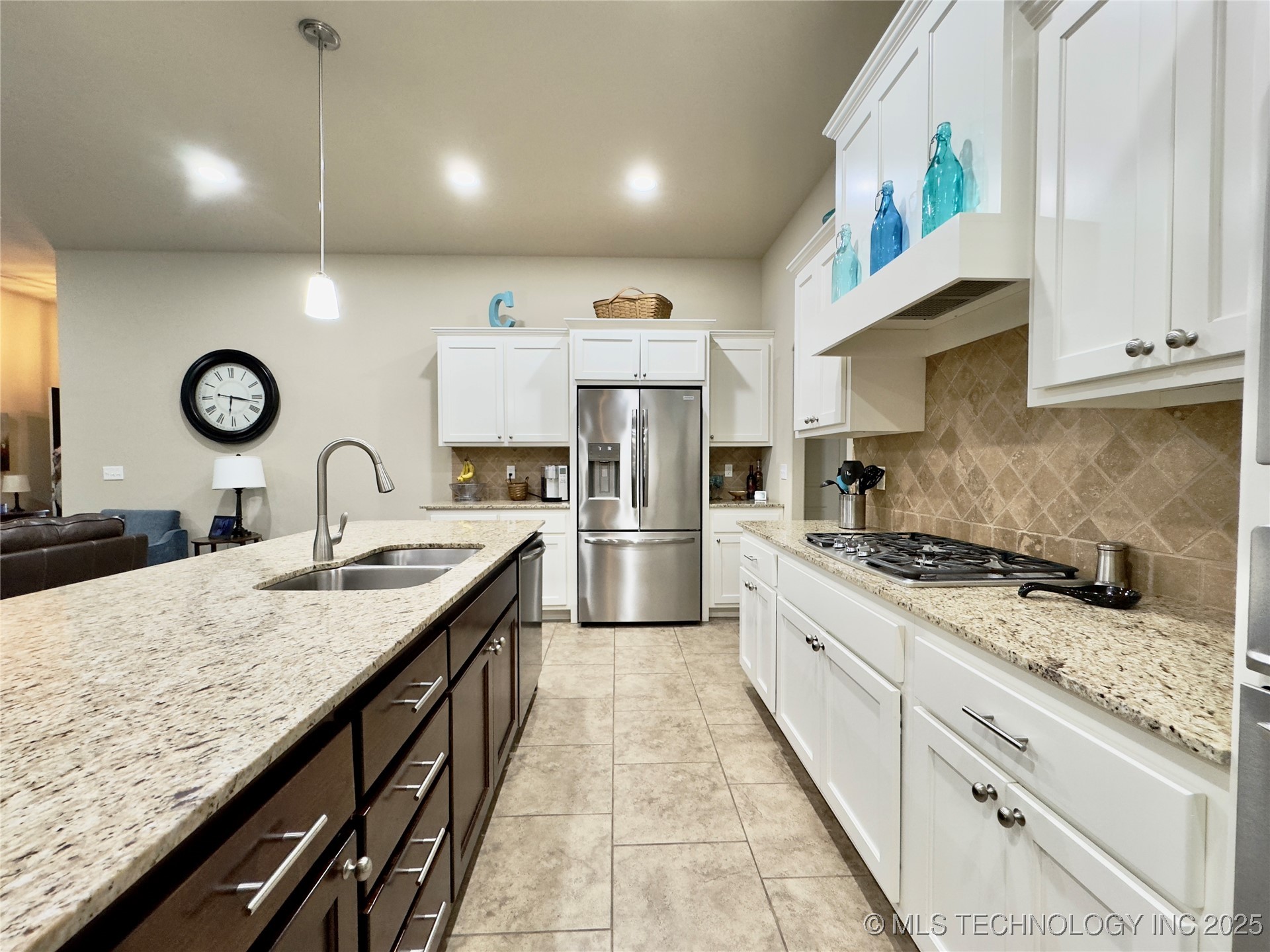 1812 E Jacksonville Street Property Photo 9