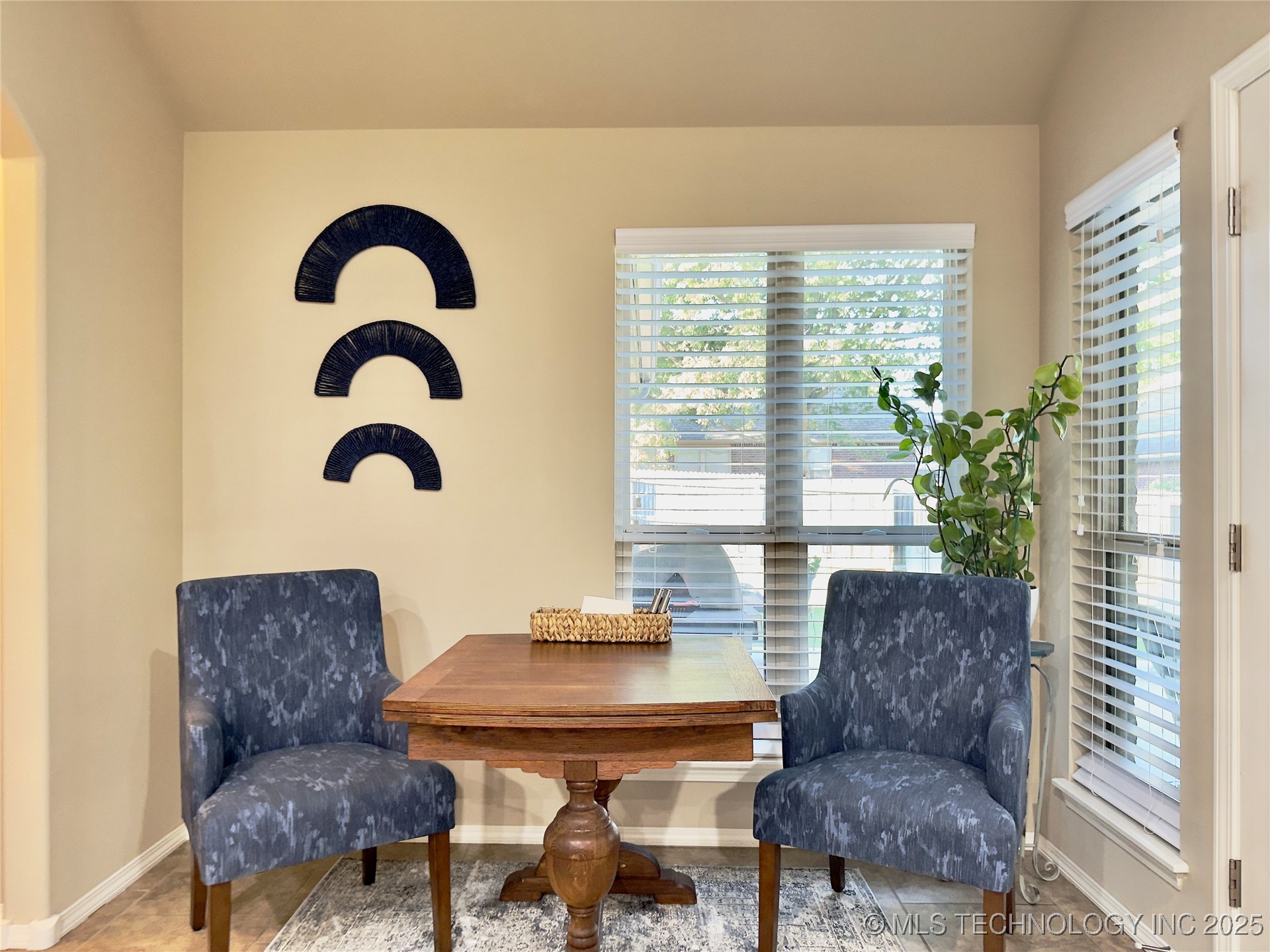 1812 E Jacksonville Street Property Photo 10