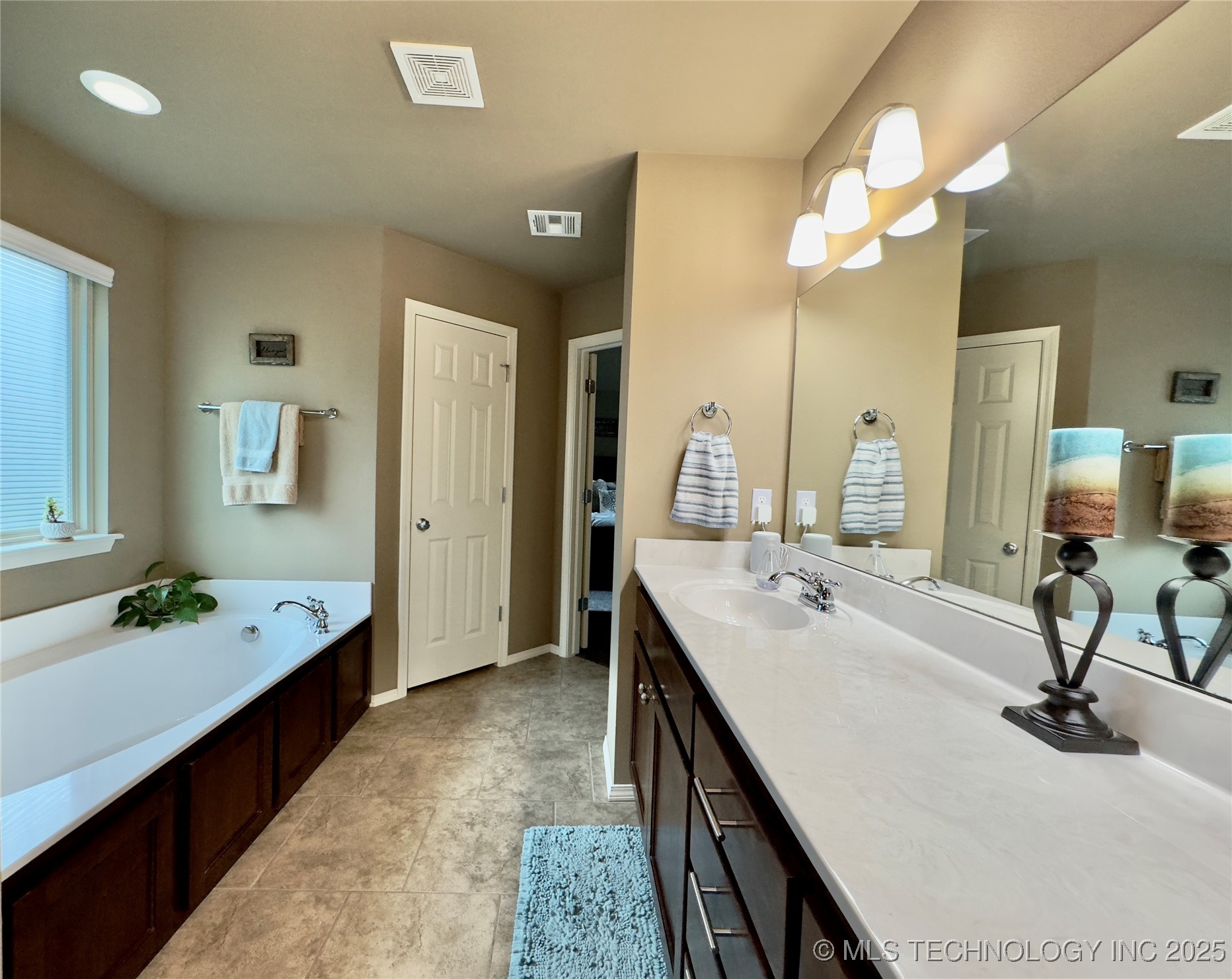 1812 E Jacksonville Street Property Photo 17