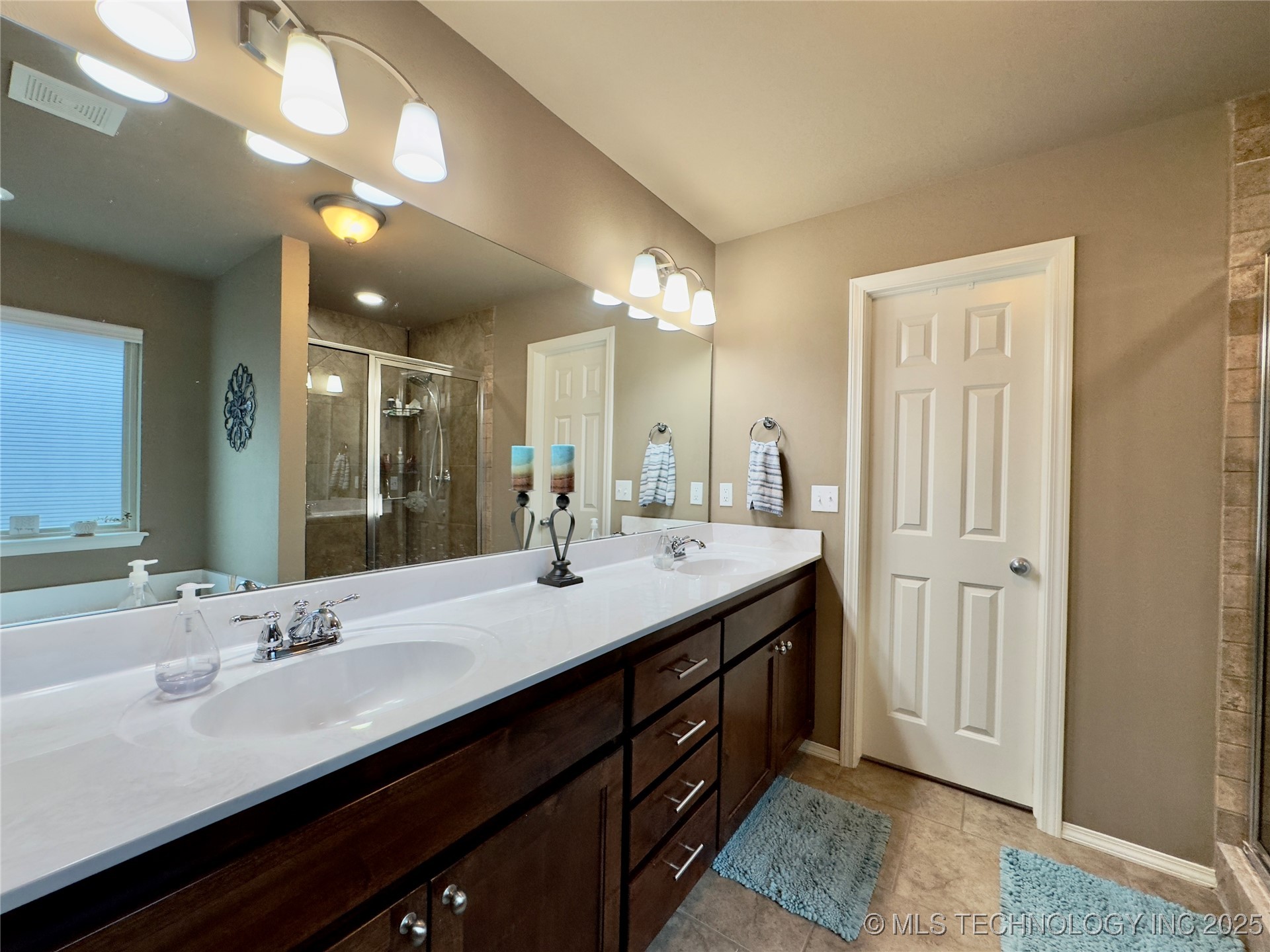 1812 E Jacksonville Street Property Photo 18