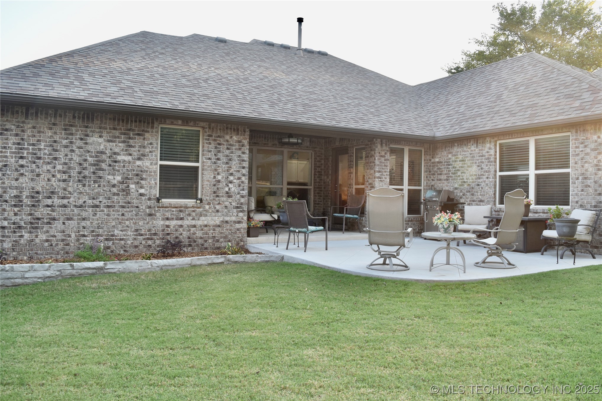 1812 E Jacksonville Street Property Photo 25