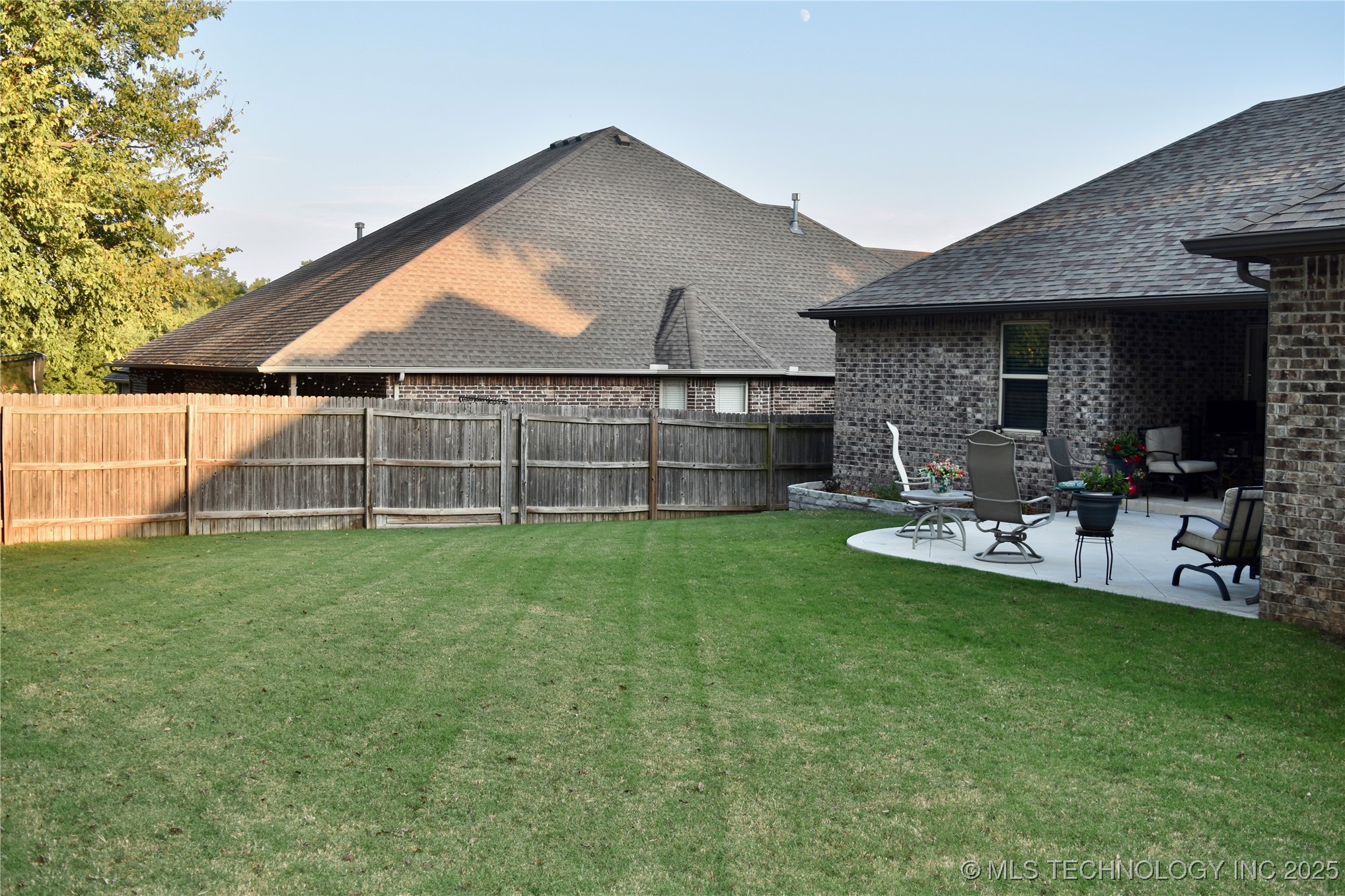 1812 E Jacksonville Street Property Photo 26