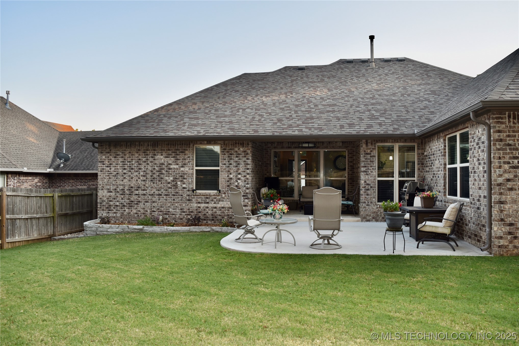 1812 E Jacksonville Street Property Photo 27