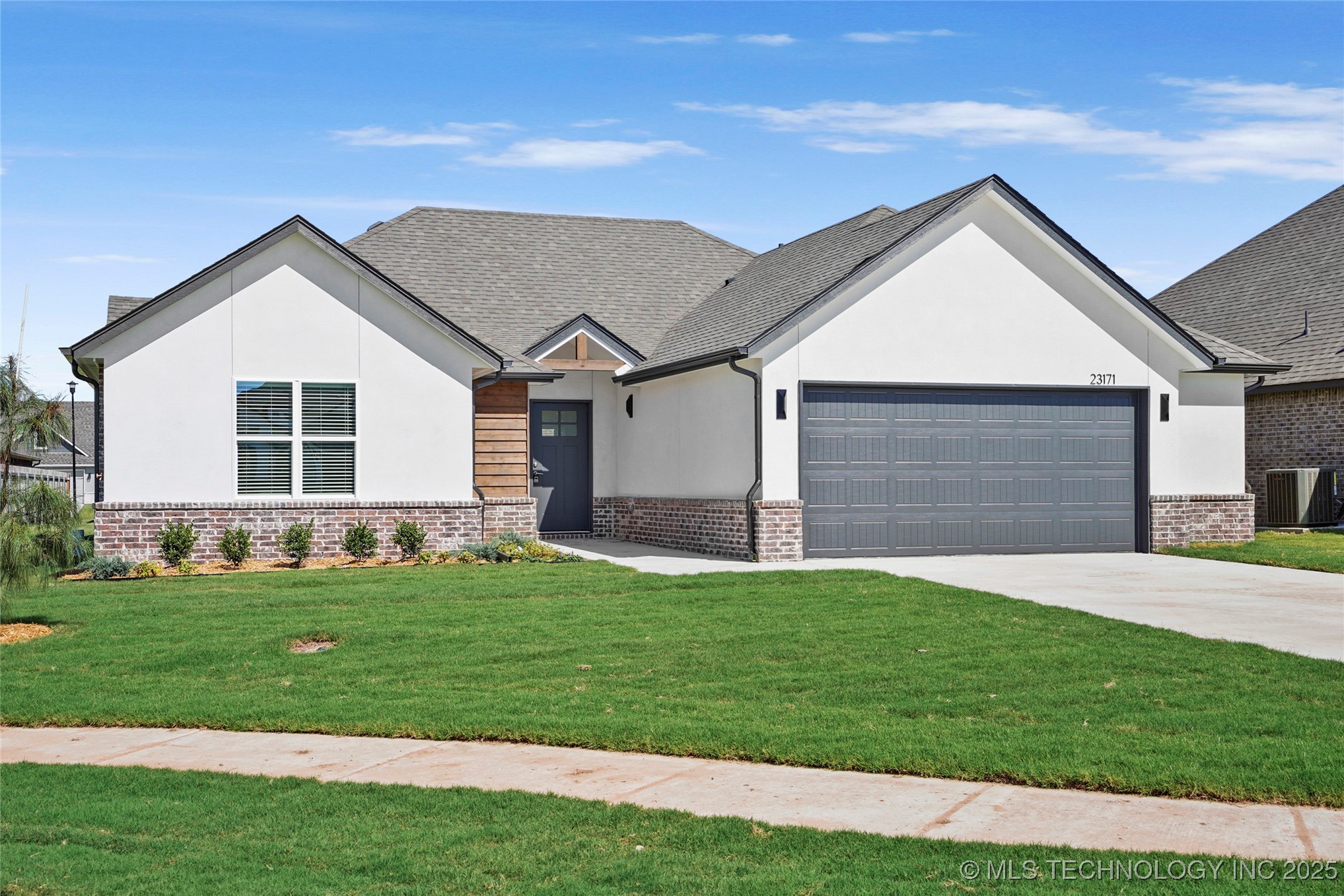 23171 E 106th Place S Property Photo 2