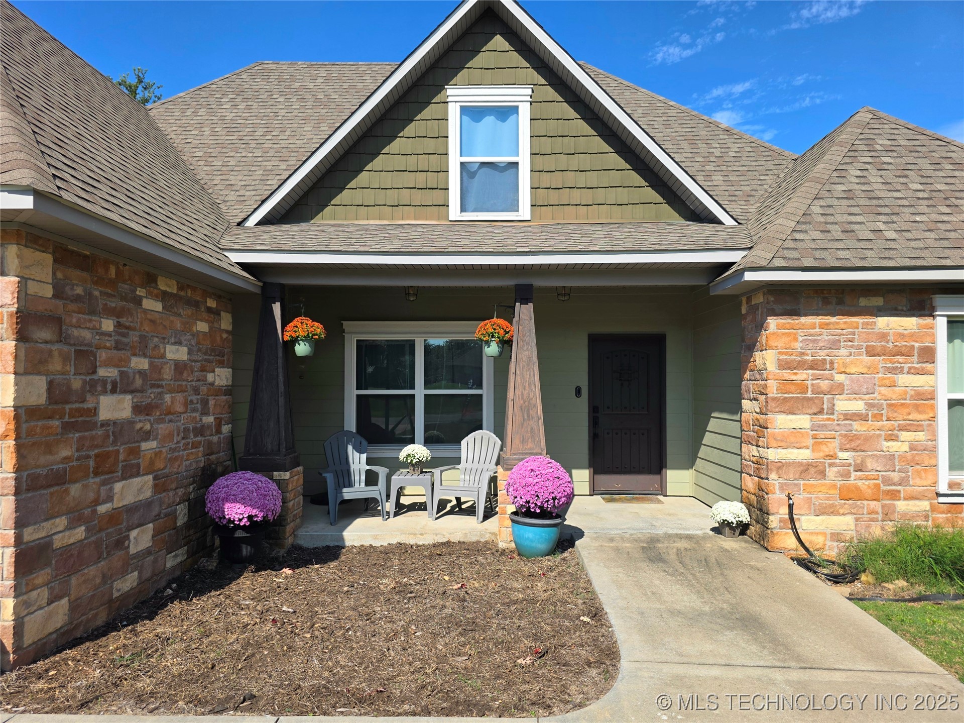 405 E 7th Street Property Photo 7