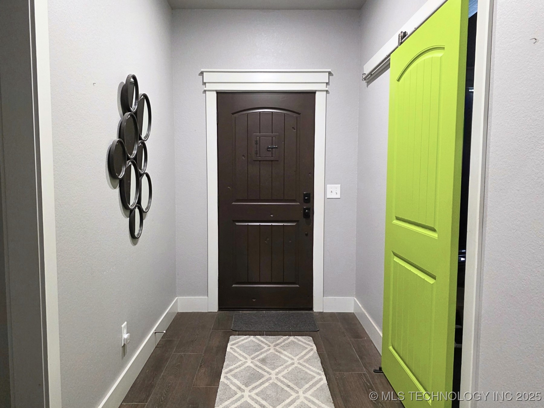 405 E 7th Street Property Photo 8