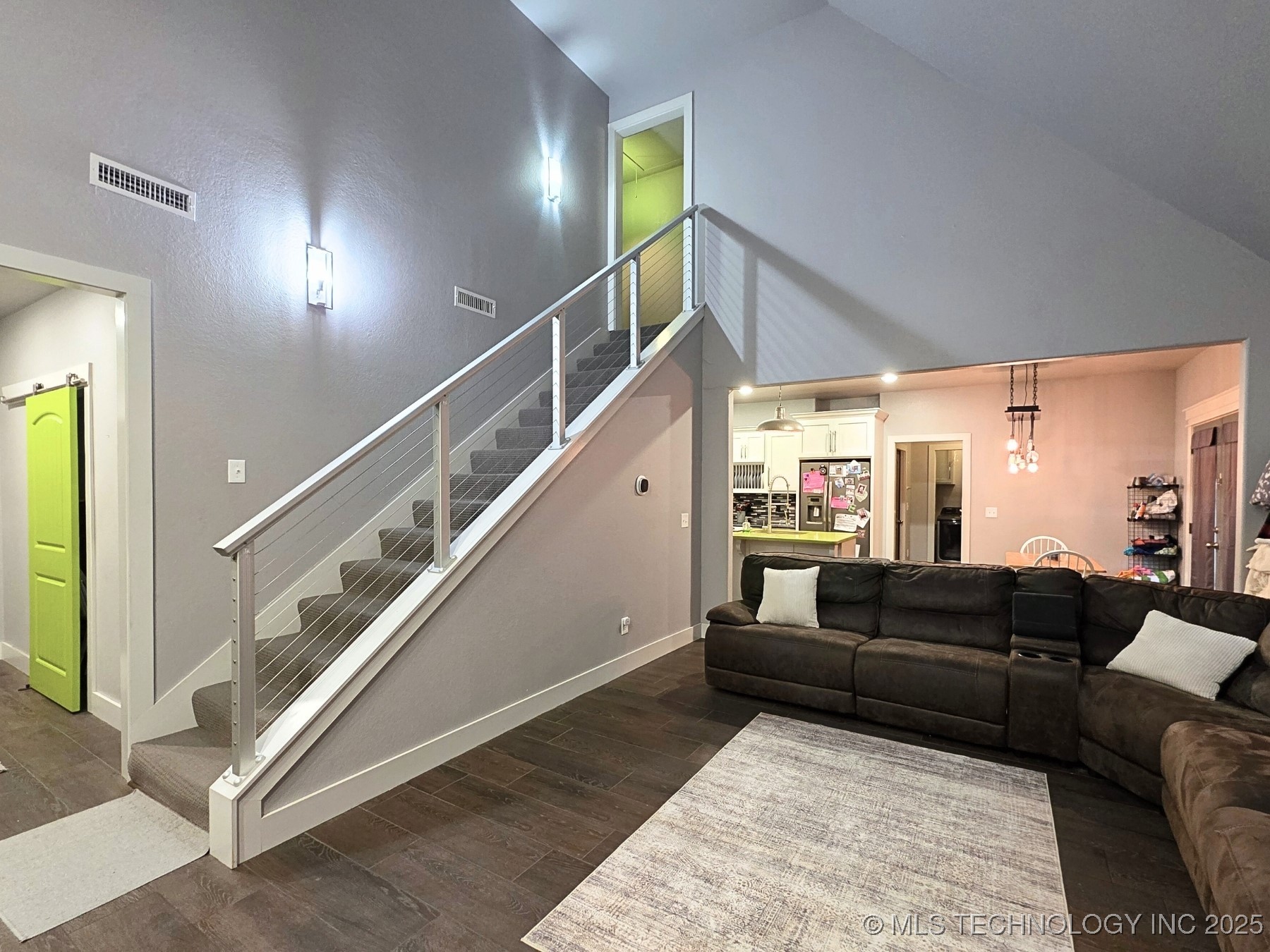 405 E 7th Street Property Photo 10