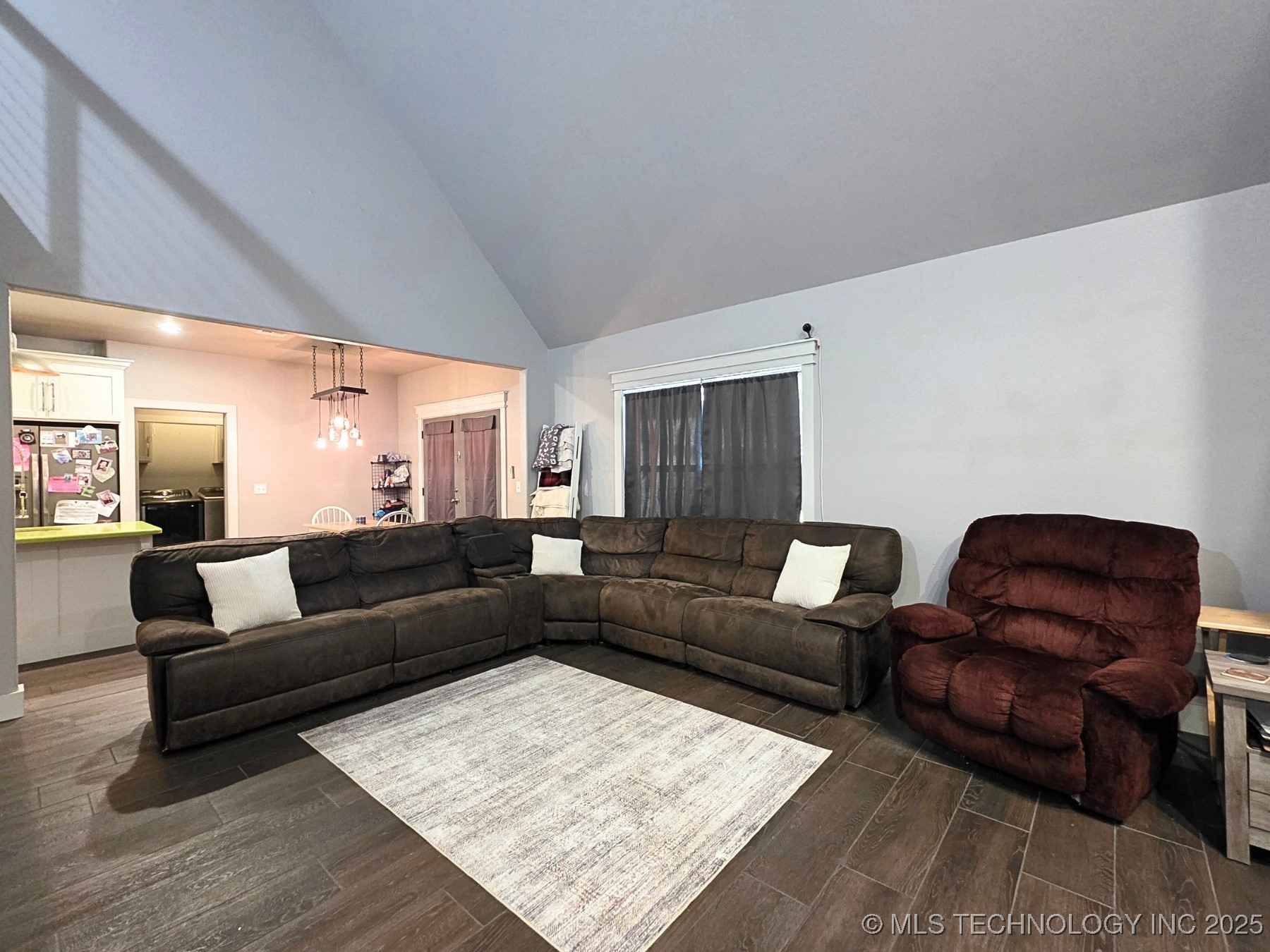 405 E 7th Street Property Photo 11