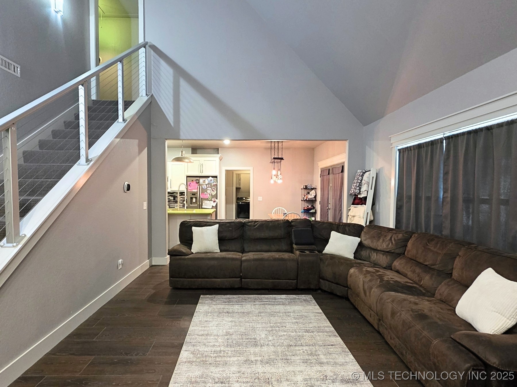 405 E 7th Street Property Photo 12