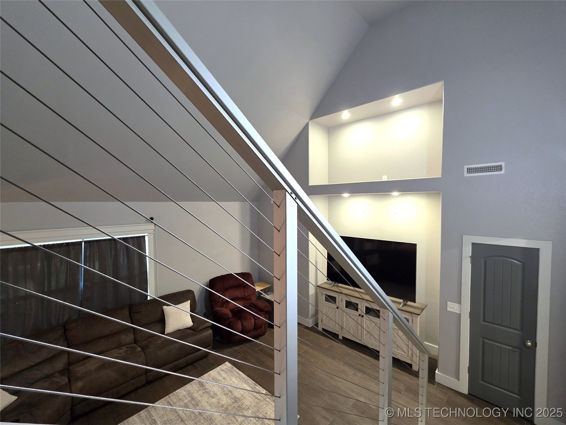 405 E 7th Street Property Photo 13