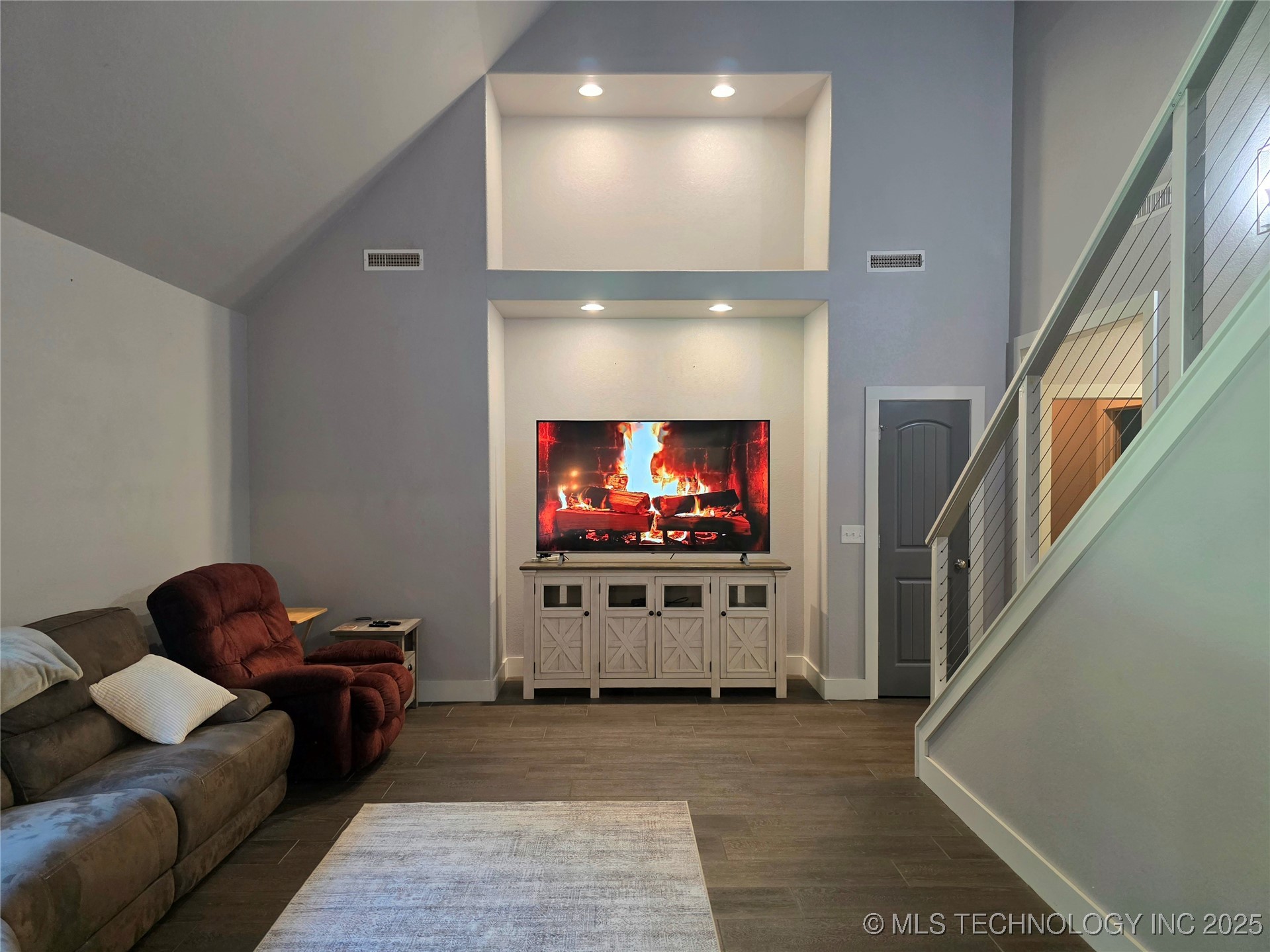 405 E 7th Street Property Photo 14