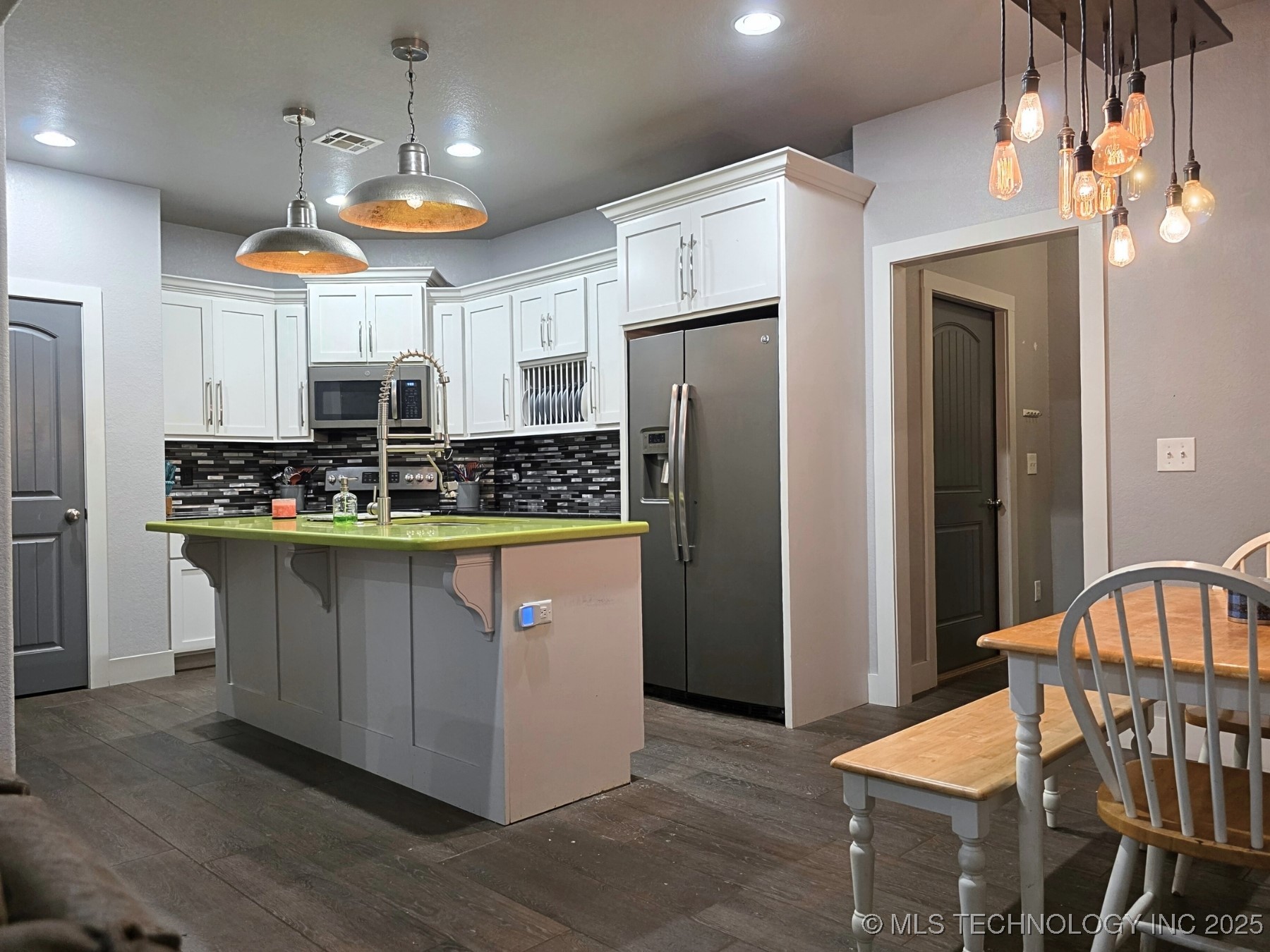 405 E 7th Street Property Photo 15