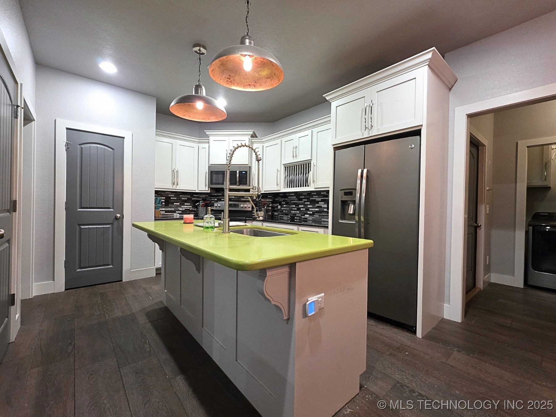 405 E 7th Street Property Photo 17