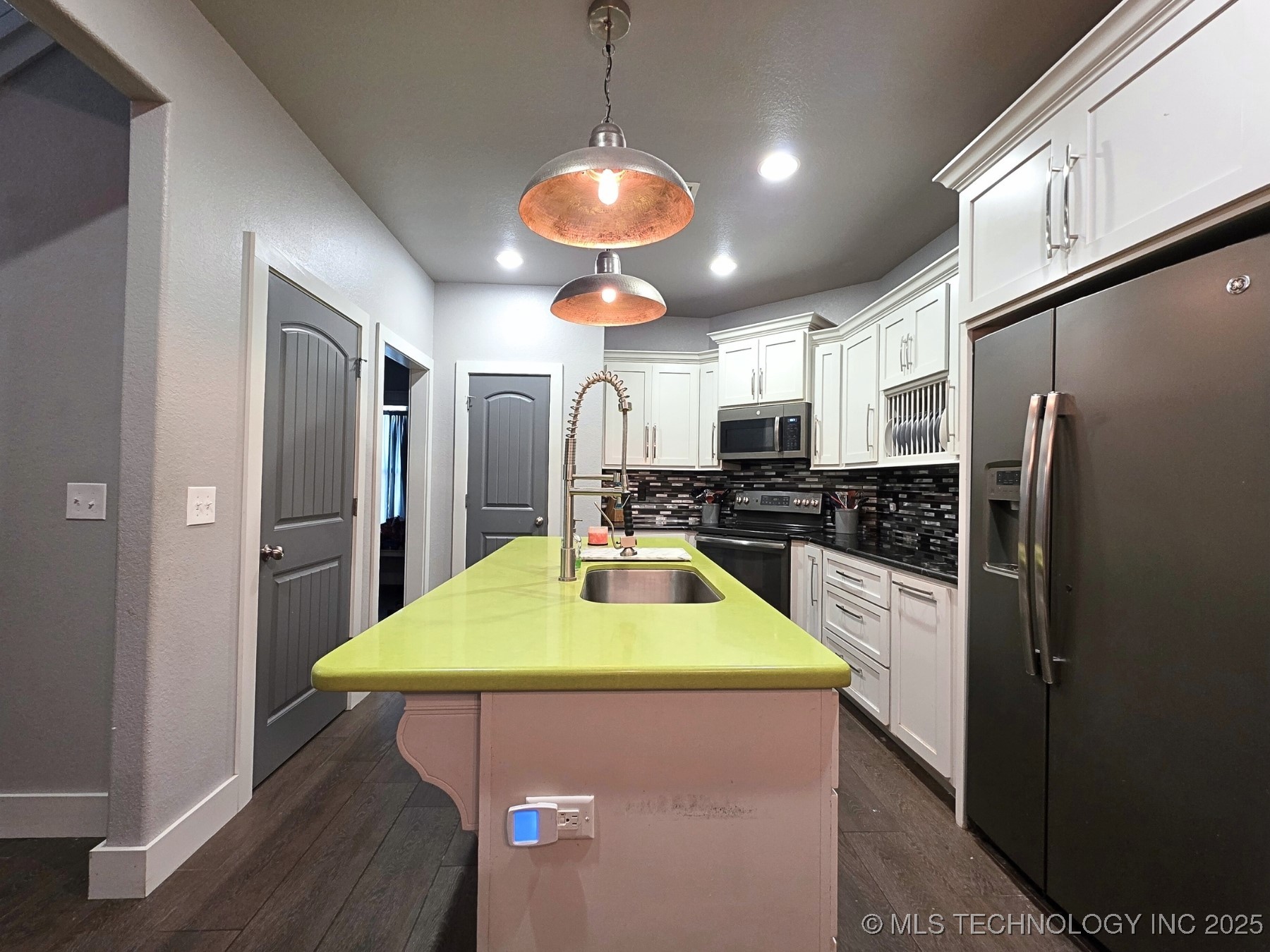 405 E 7th Street Property Photo 19