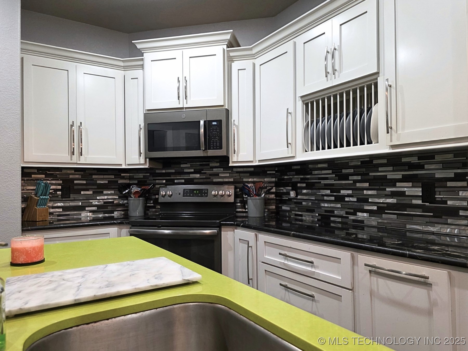 405 E 7th Street Property Photo 20