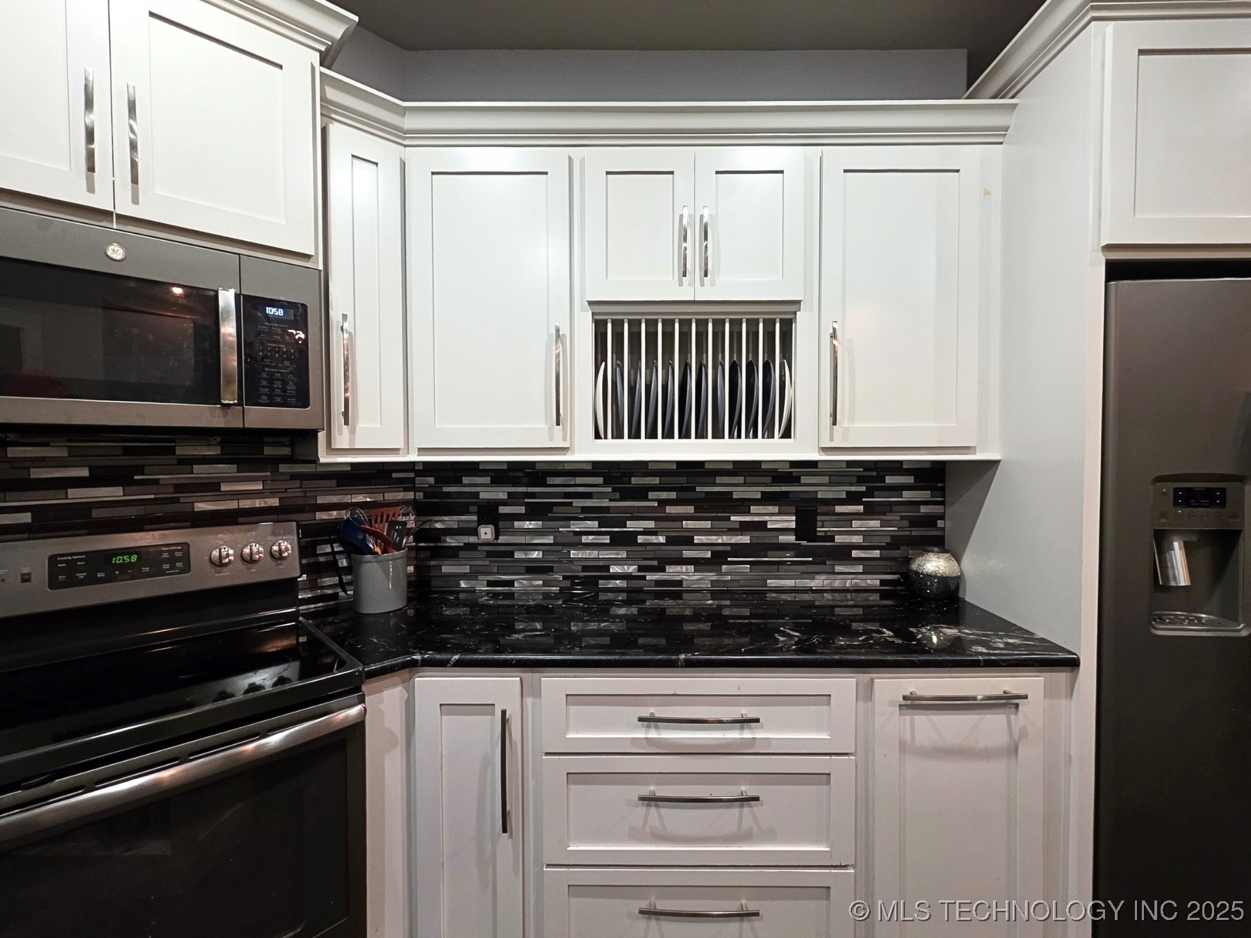 405 E 7th Street Property Photo 24