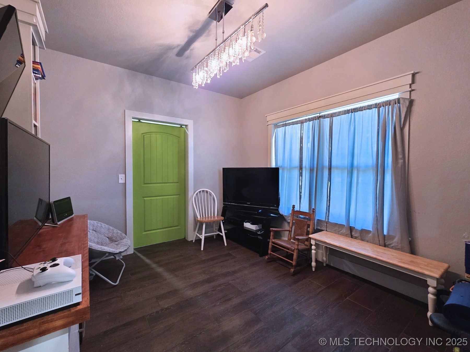 405 E 7th Street Property Photo 26