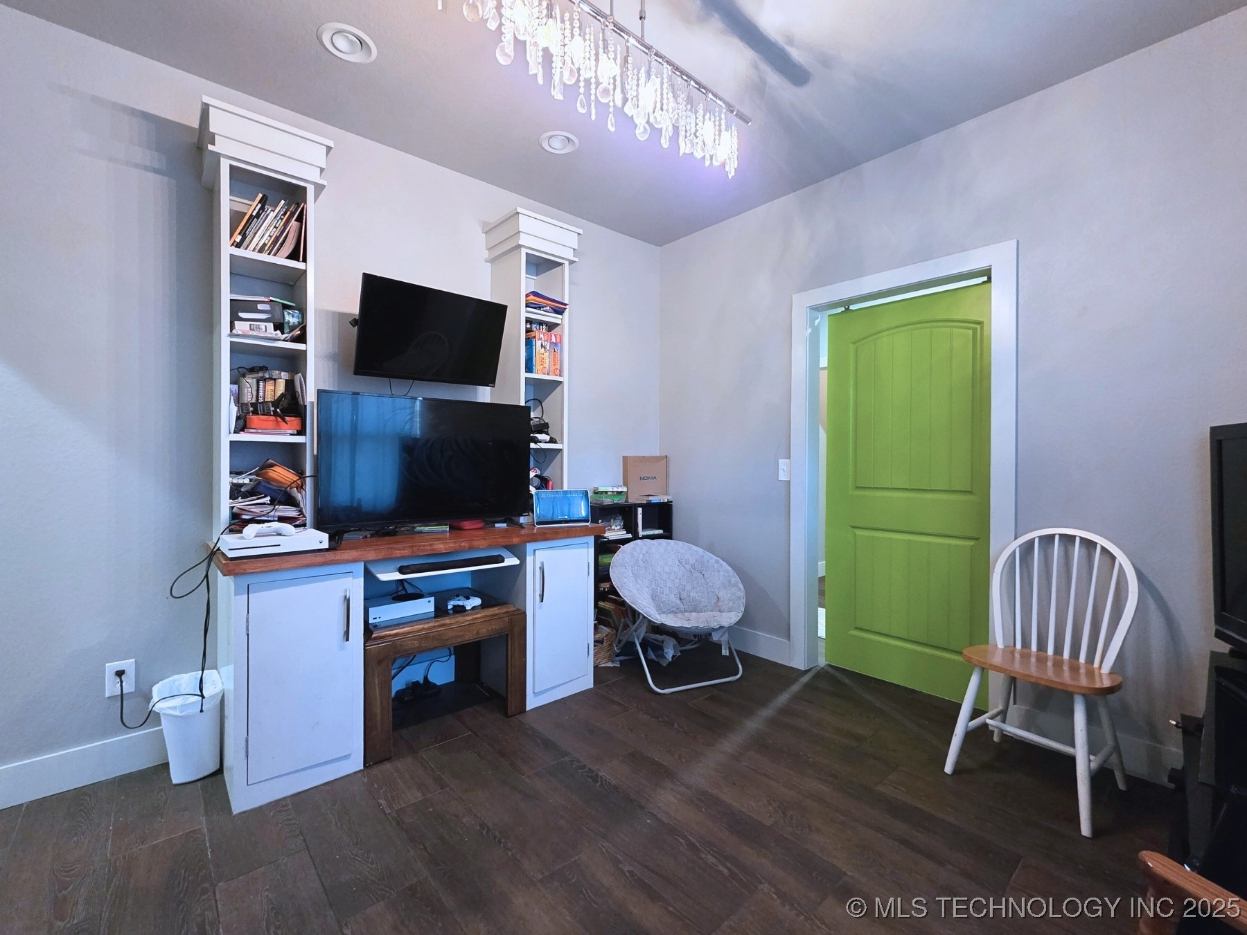 405 E 7th Street Property Photo 27