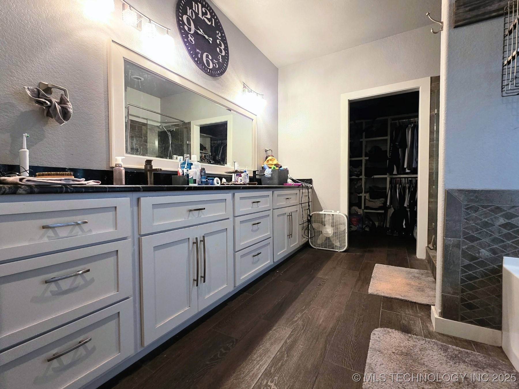 405 E 7th Street Property Photo 31