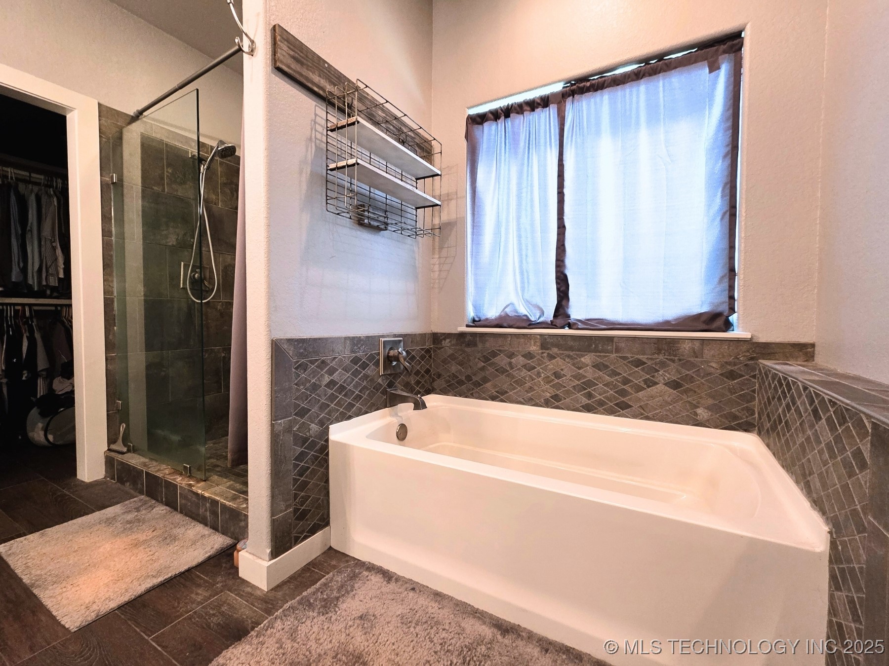 405 E 7th Street Property Photo 32