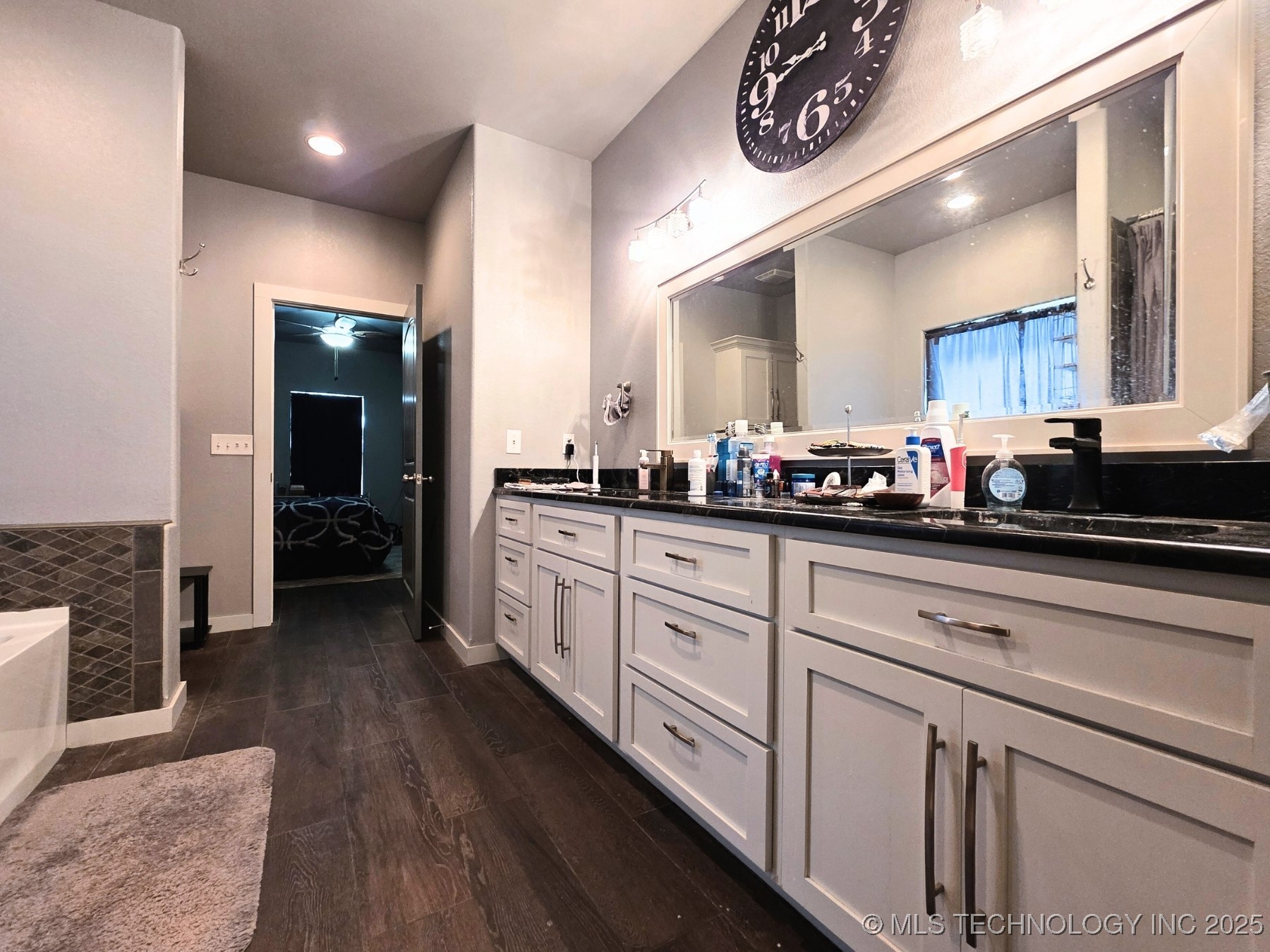 405 E 7th Street Property Photo 34