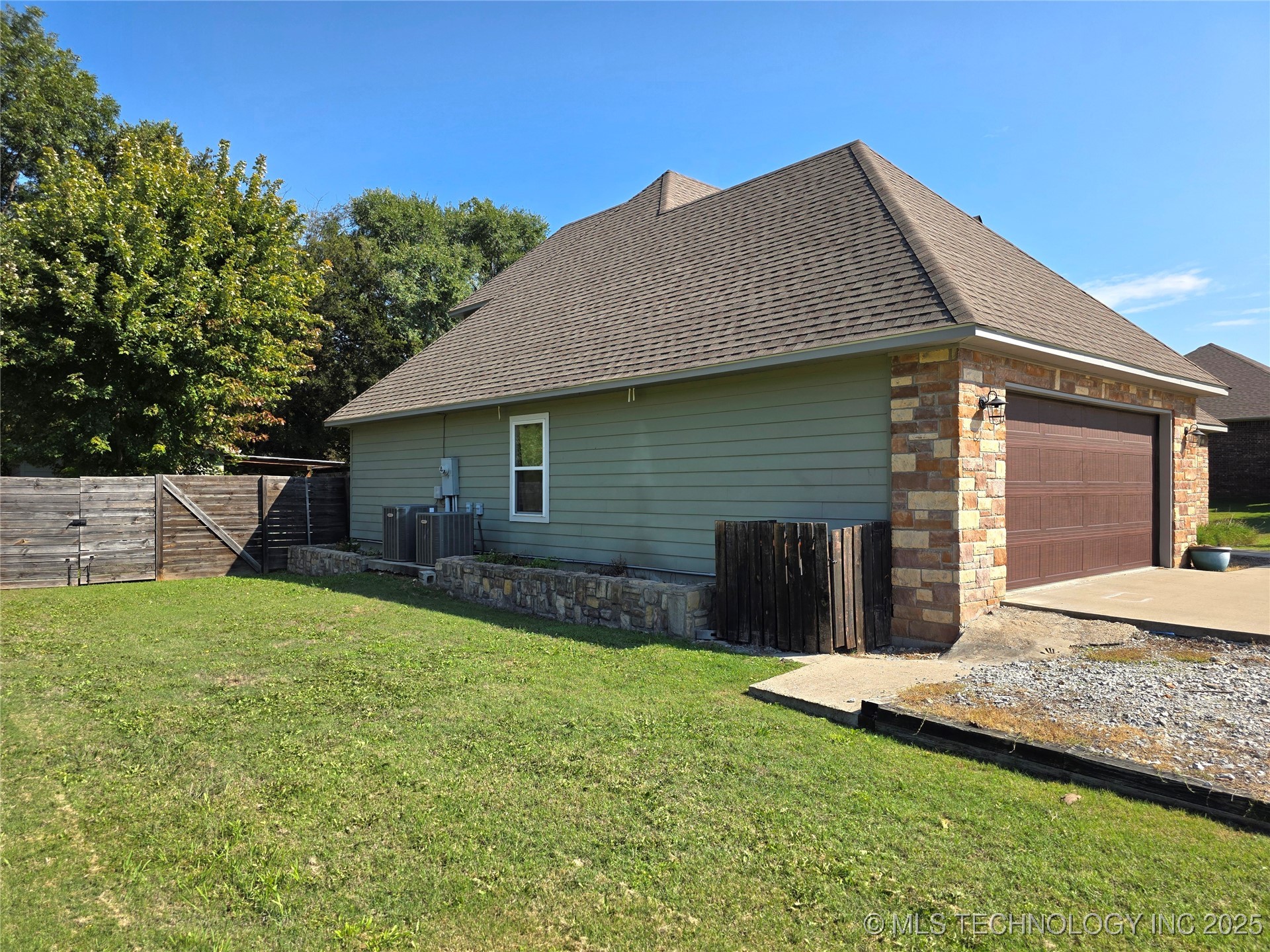 405 E 7th Street Property Photo 56